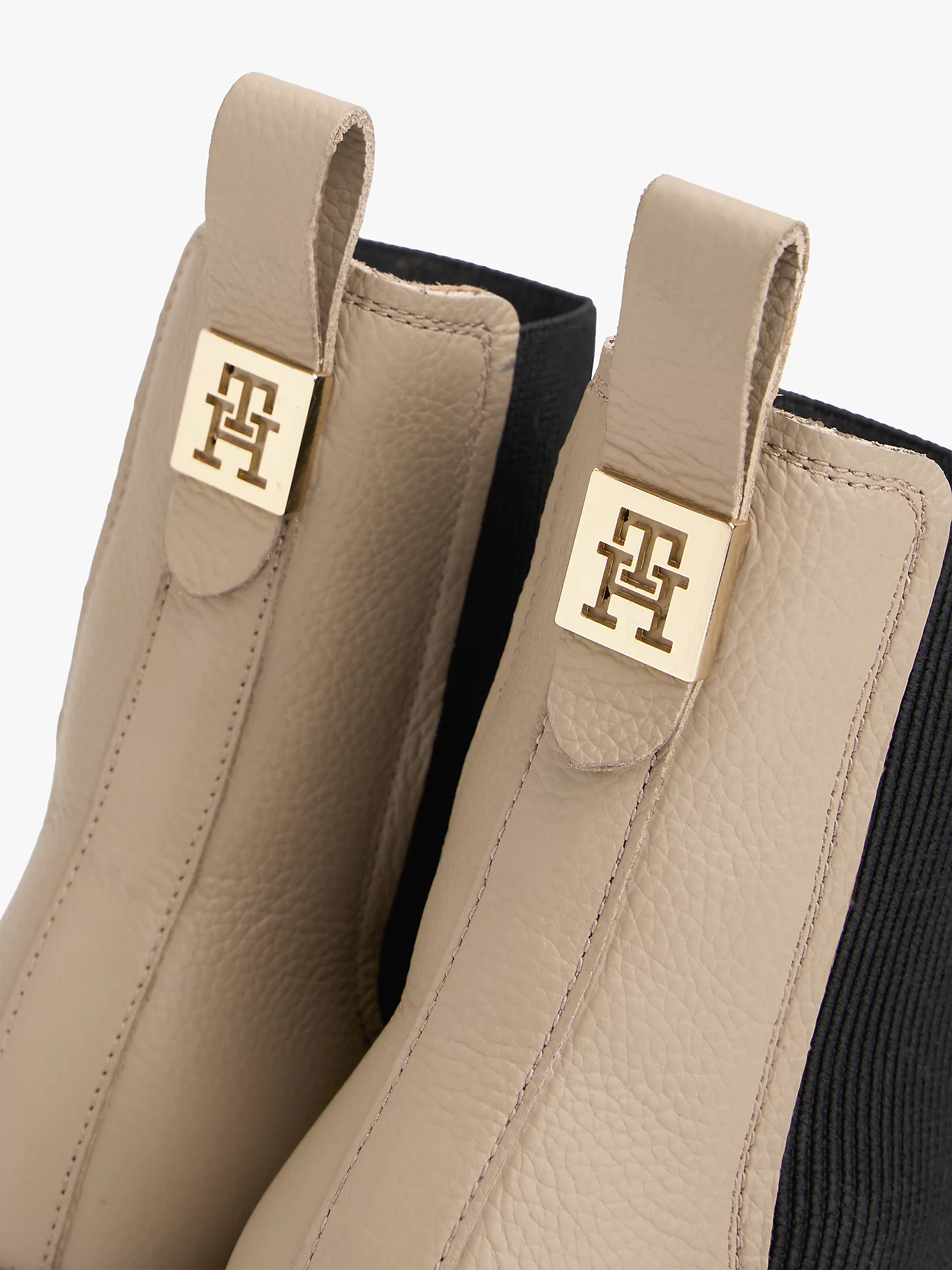 detail Tommy Hilfiger dámské béžové kotníkové boty