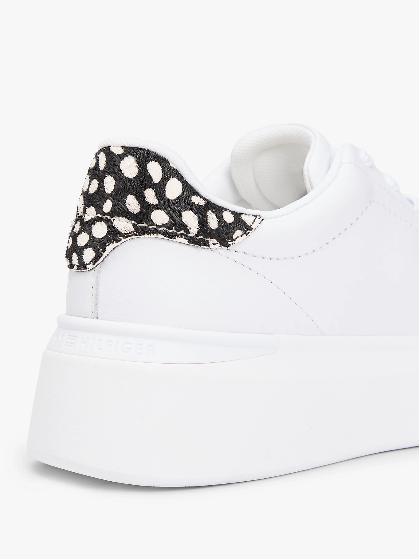 detail Tommy Hilfiger dámské bílé tenisky