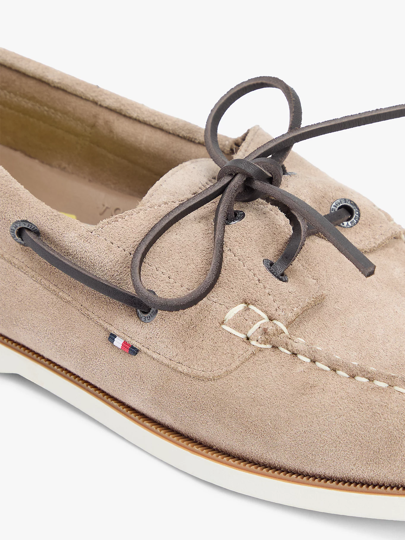 detail Tommy Hilfiger pánské semišové boty
