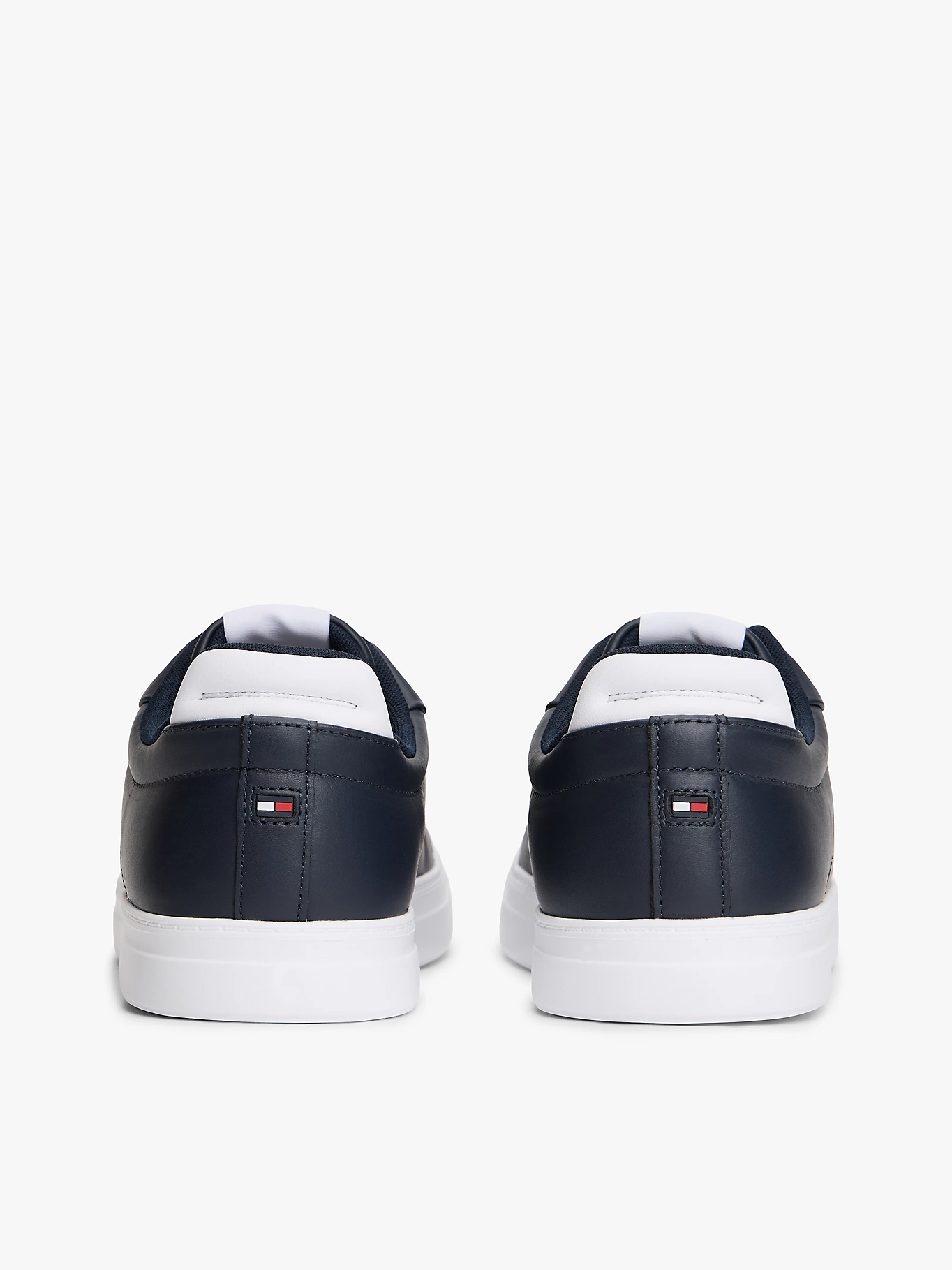detail Tommy Hilfiger pánské tmavě modré tenisky