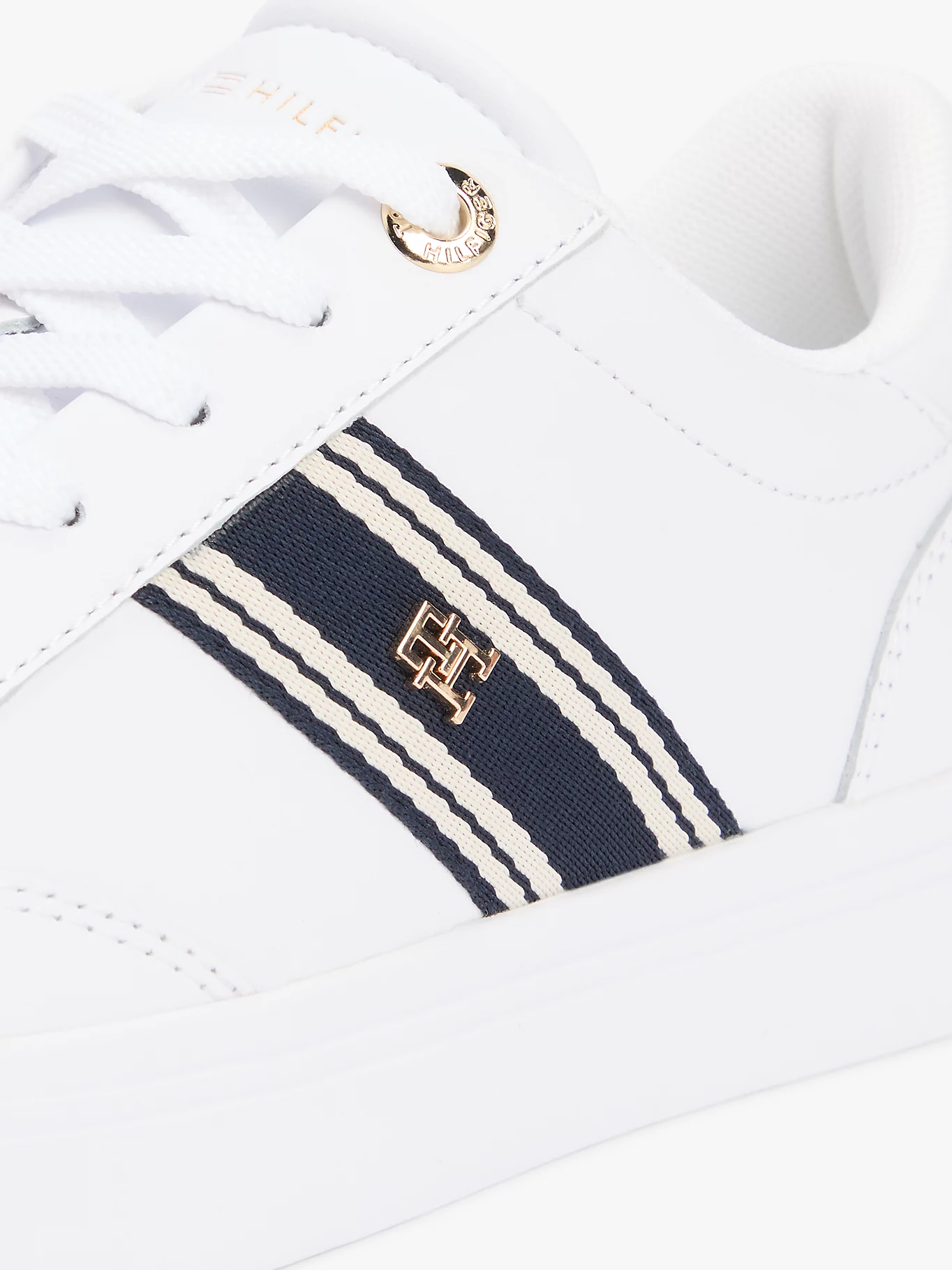 detail Tommy Hilfiger dámské bílé tenisky