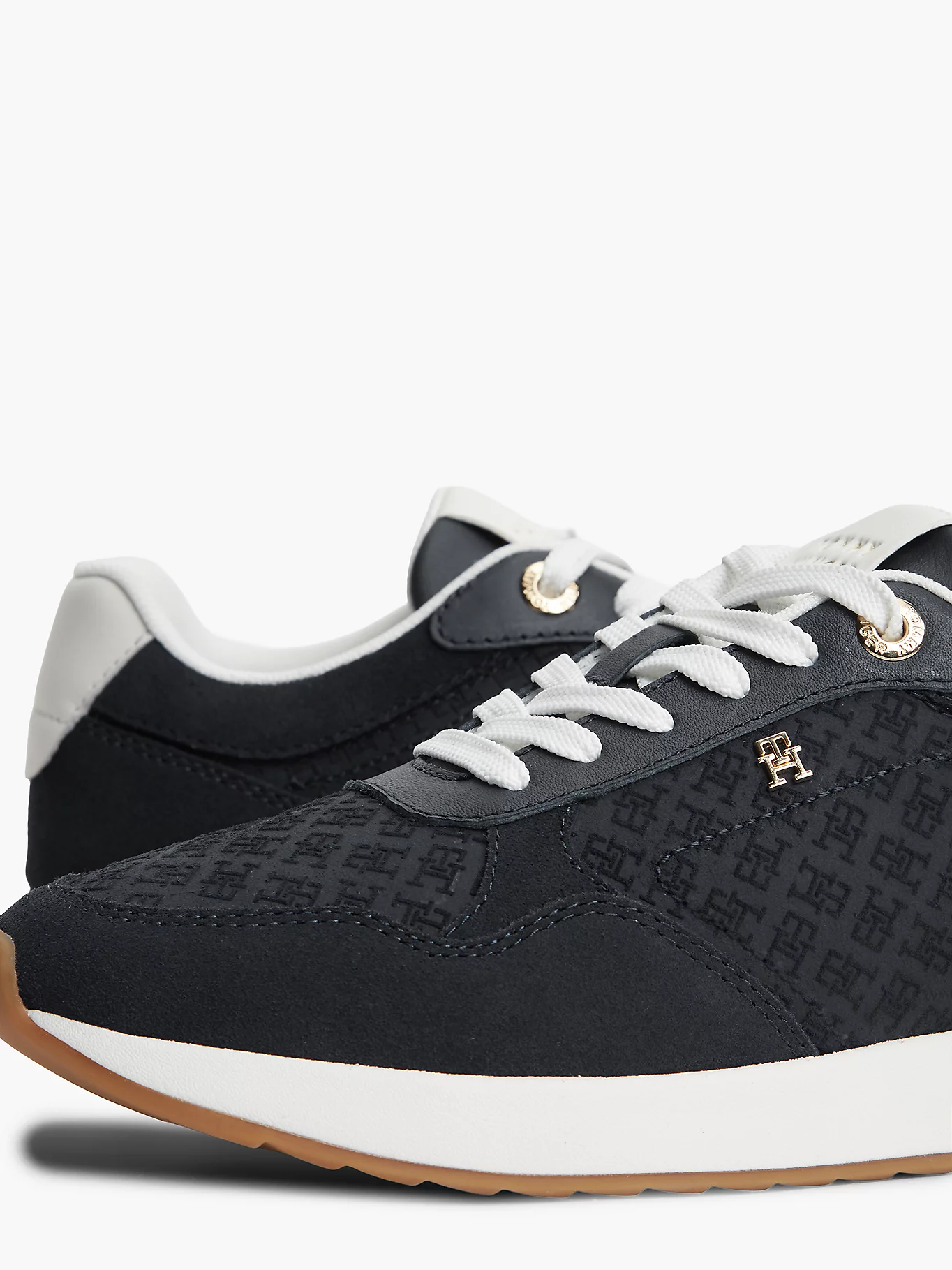 detail Tommy Hilfiger dámské tmavě modré tenisky