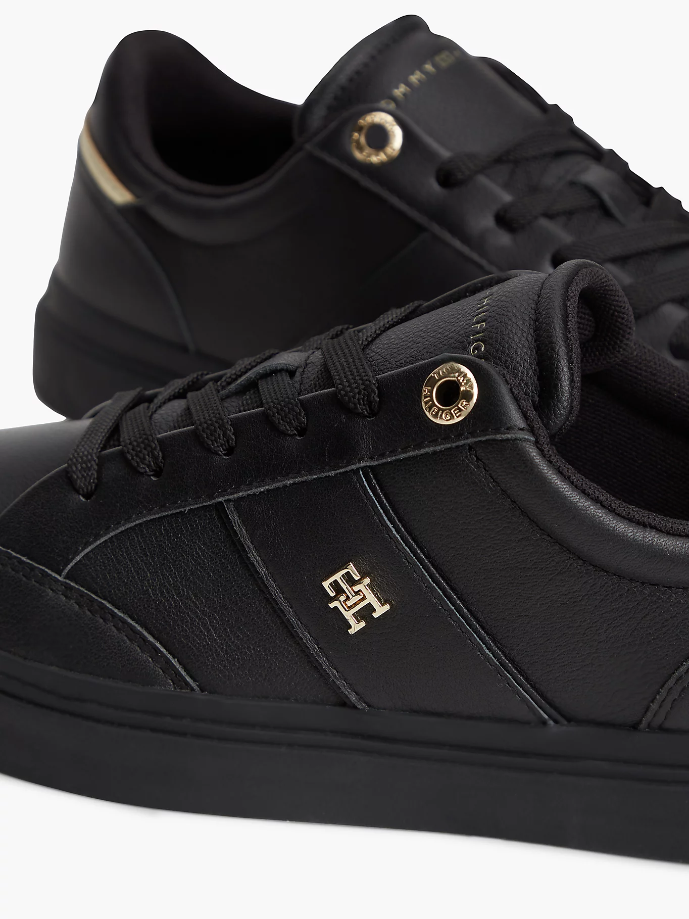 detail Tommy Hilfiger dámské černé tenisky