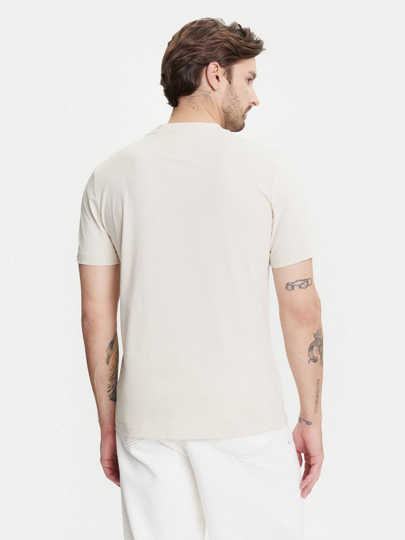 detail Tommy Hilfiger pánské béžové tričko Brand