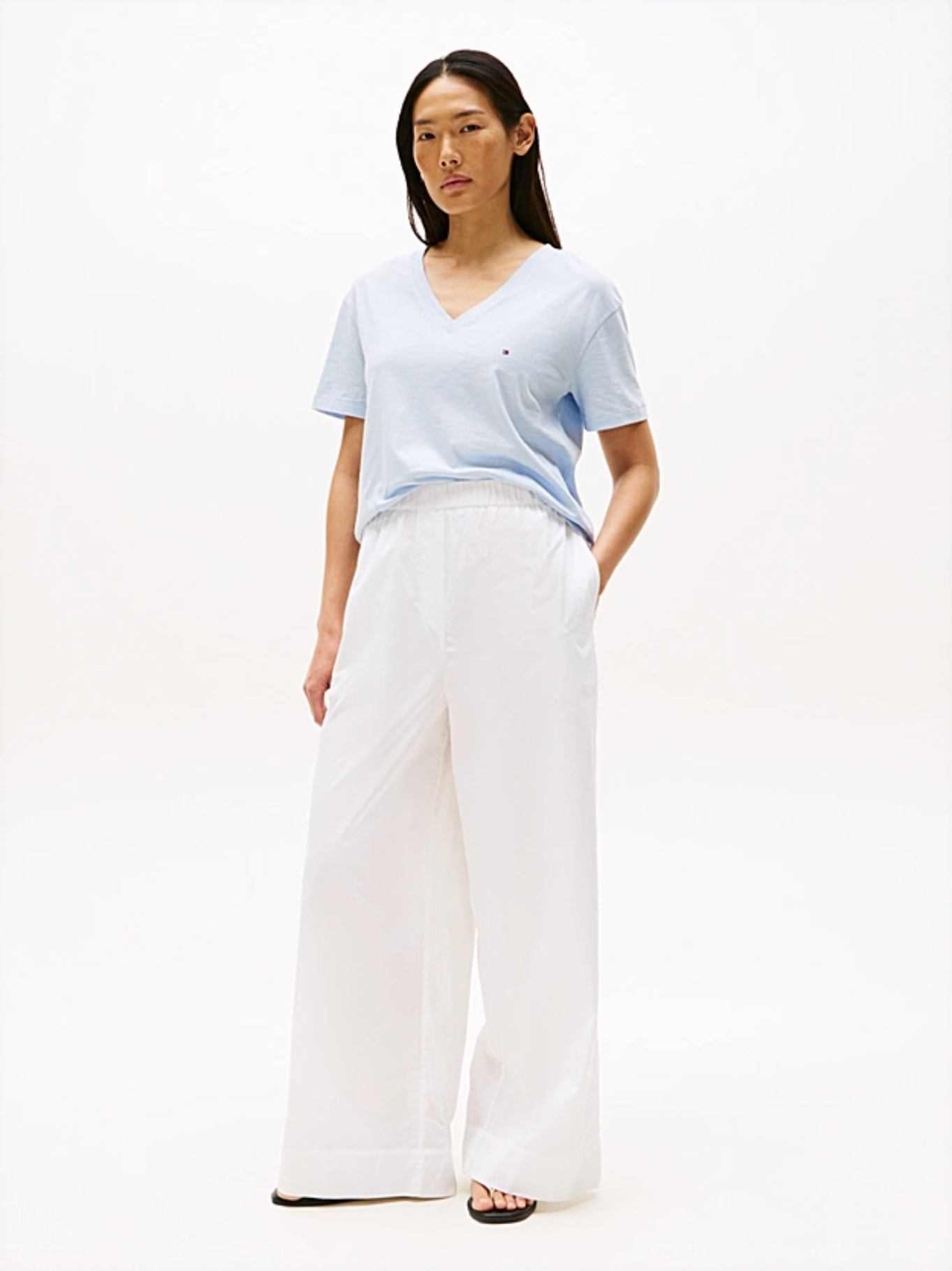 detail Tommy Hilfiger dámské basic triko