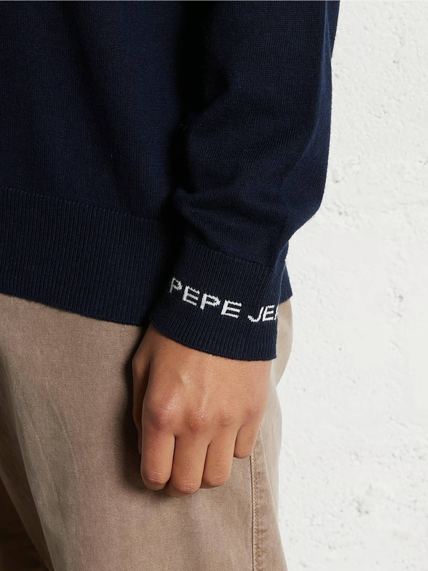 detail Pepe Jeans pánský tmavě modrý svetr