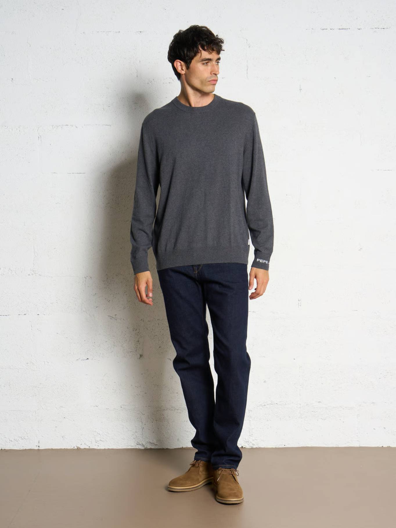 detail Pepe Jeans pánský šedý svetr.