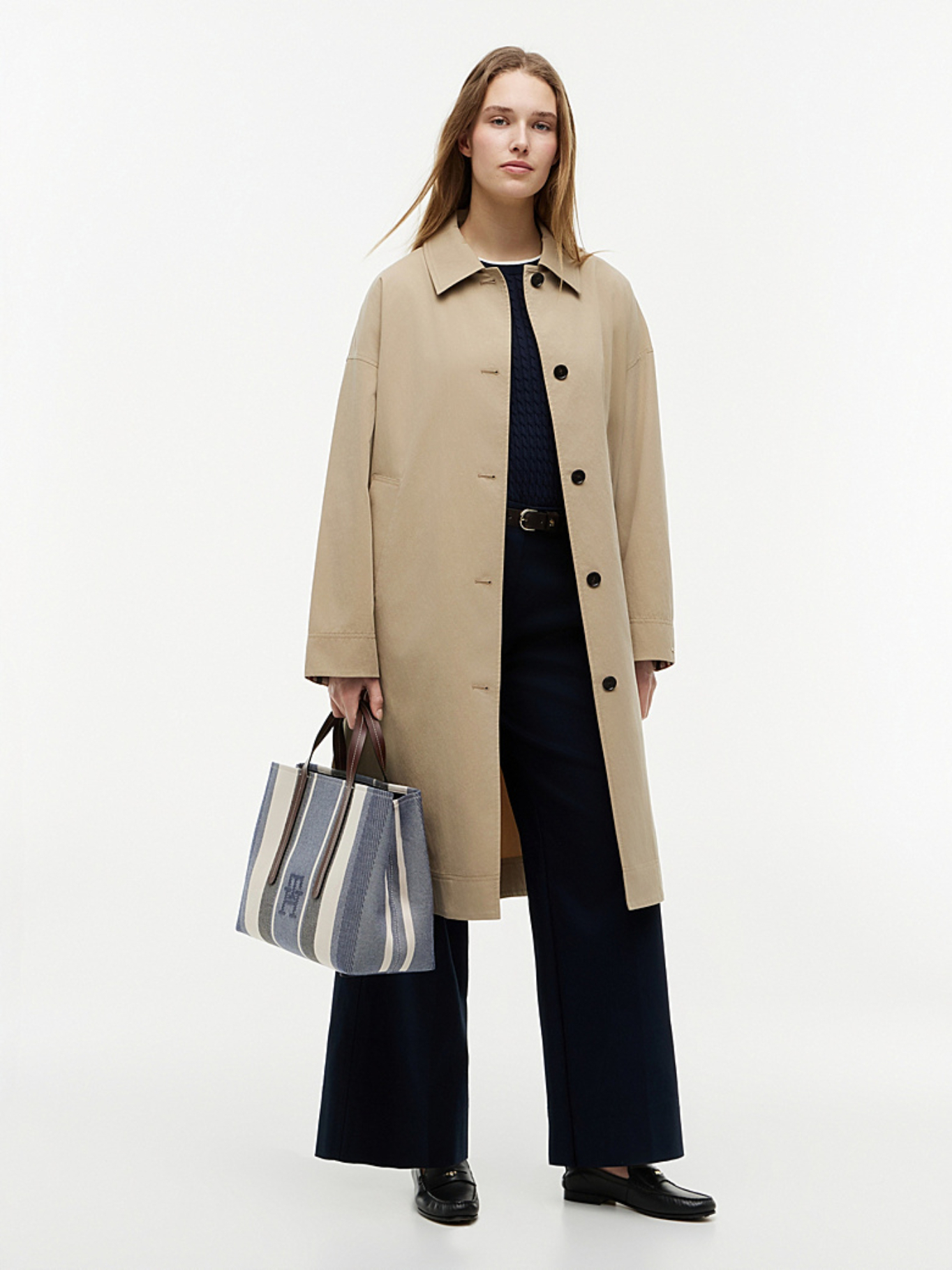 detail Tommy Hilfiger dámská modrá kabelka