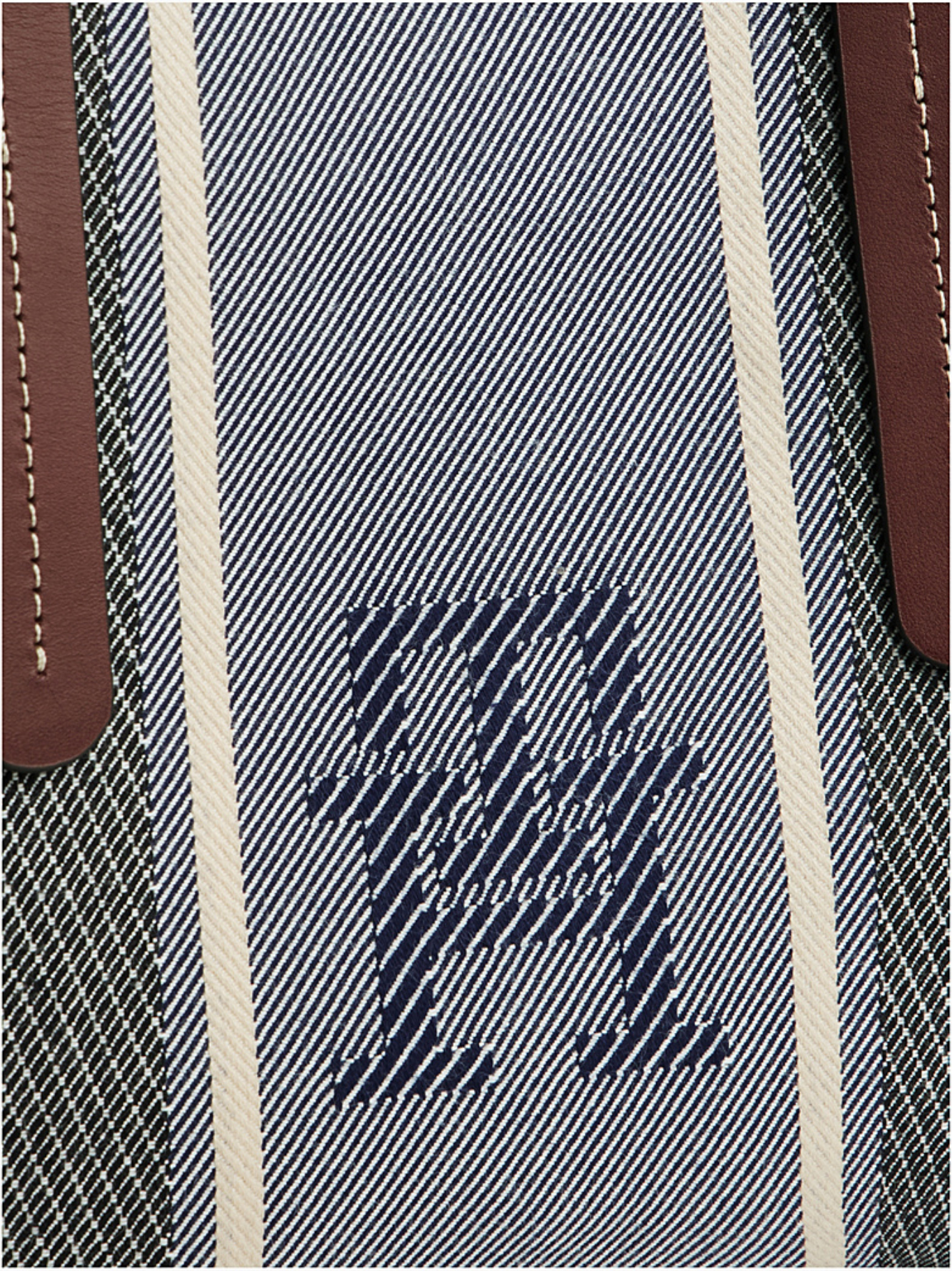 detail Tommy Hilfiger dámská modrá kabelka