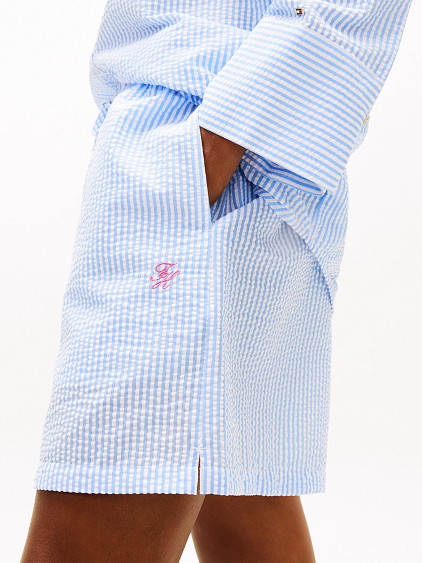 detail Tommy Hilfiger dámské modré šortky