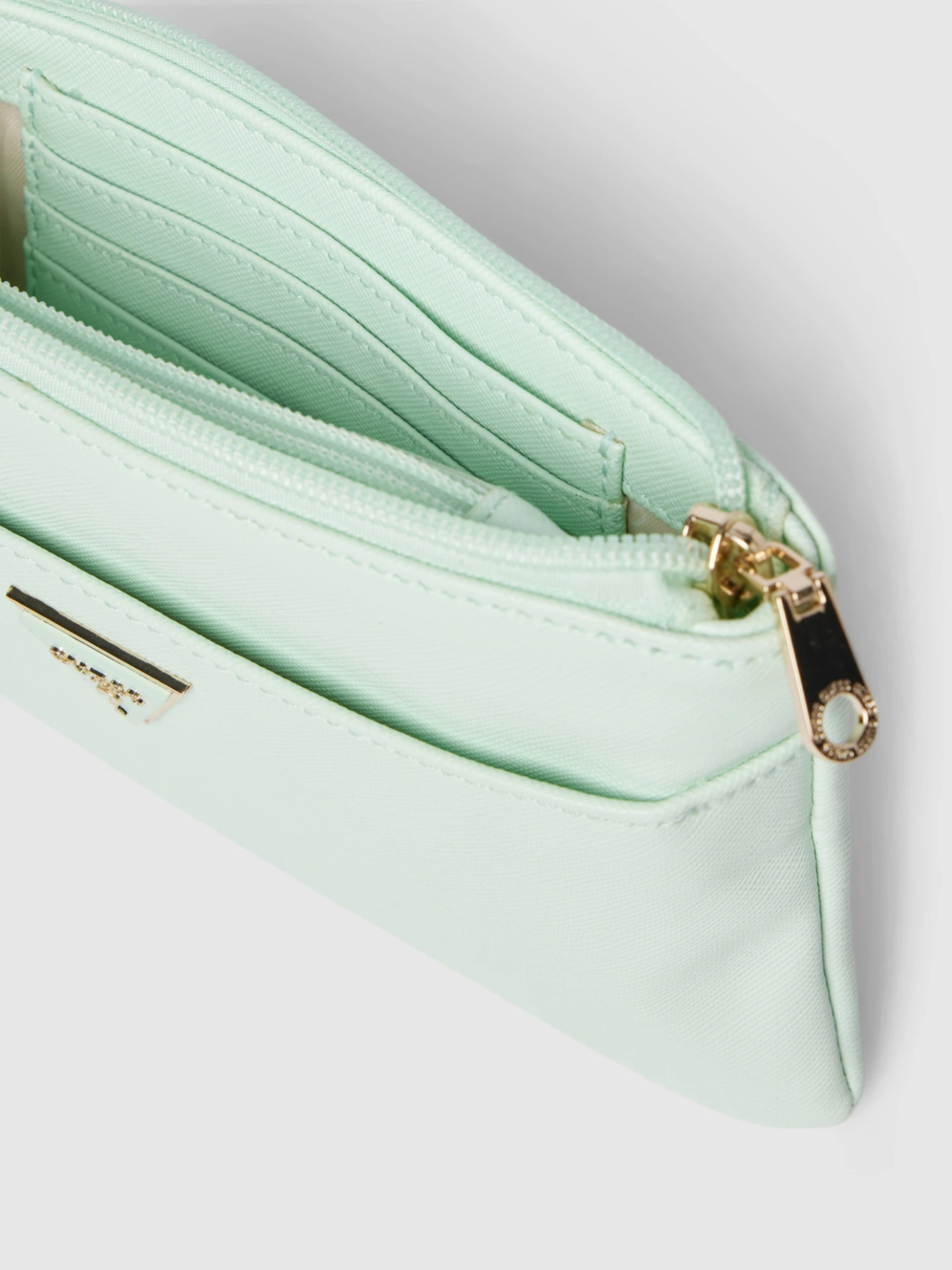 detail Guess dámské mintové psaníčko