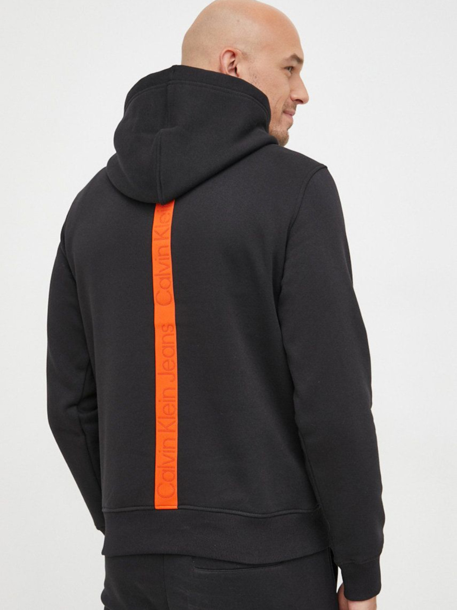 detail Calvin Klein pánská černá mikina