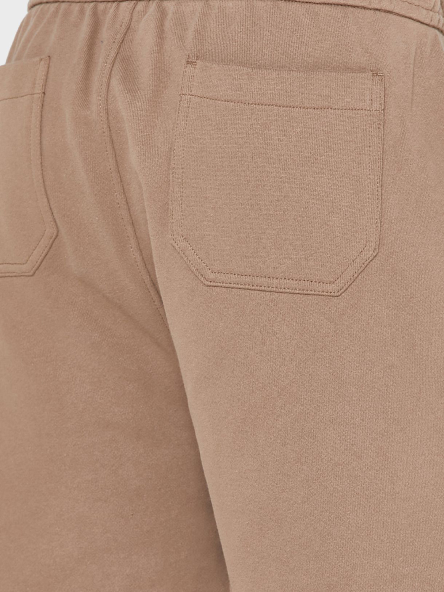 detail Calvin Klein pánské hnědé šortky