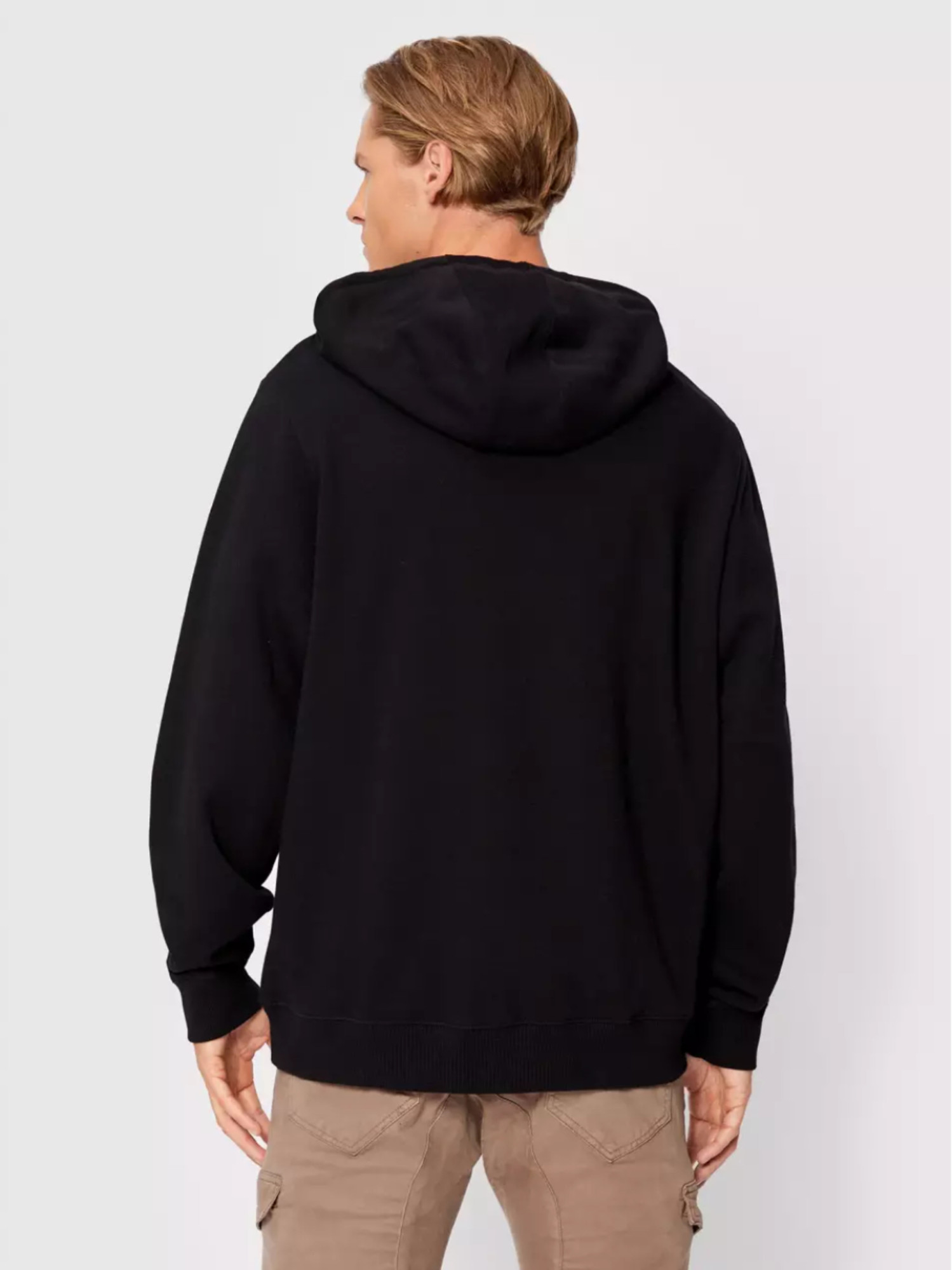 detail Guess pánská černá mikina