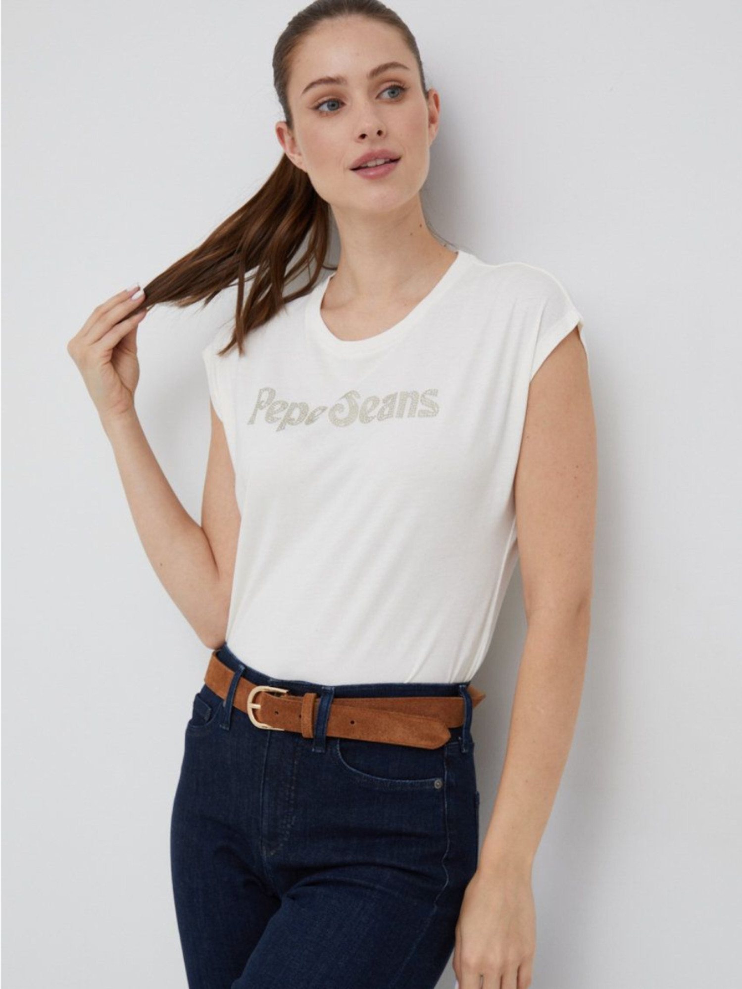 detail Pepe Jeans dámské krémové tričko