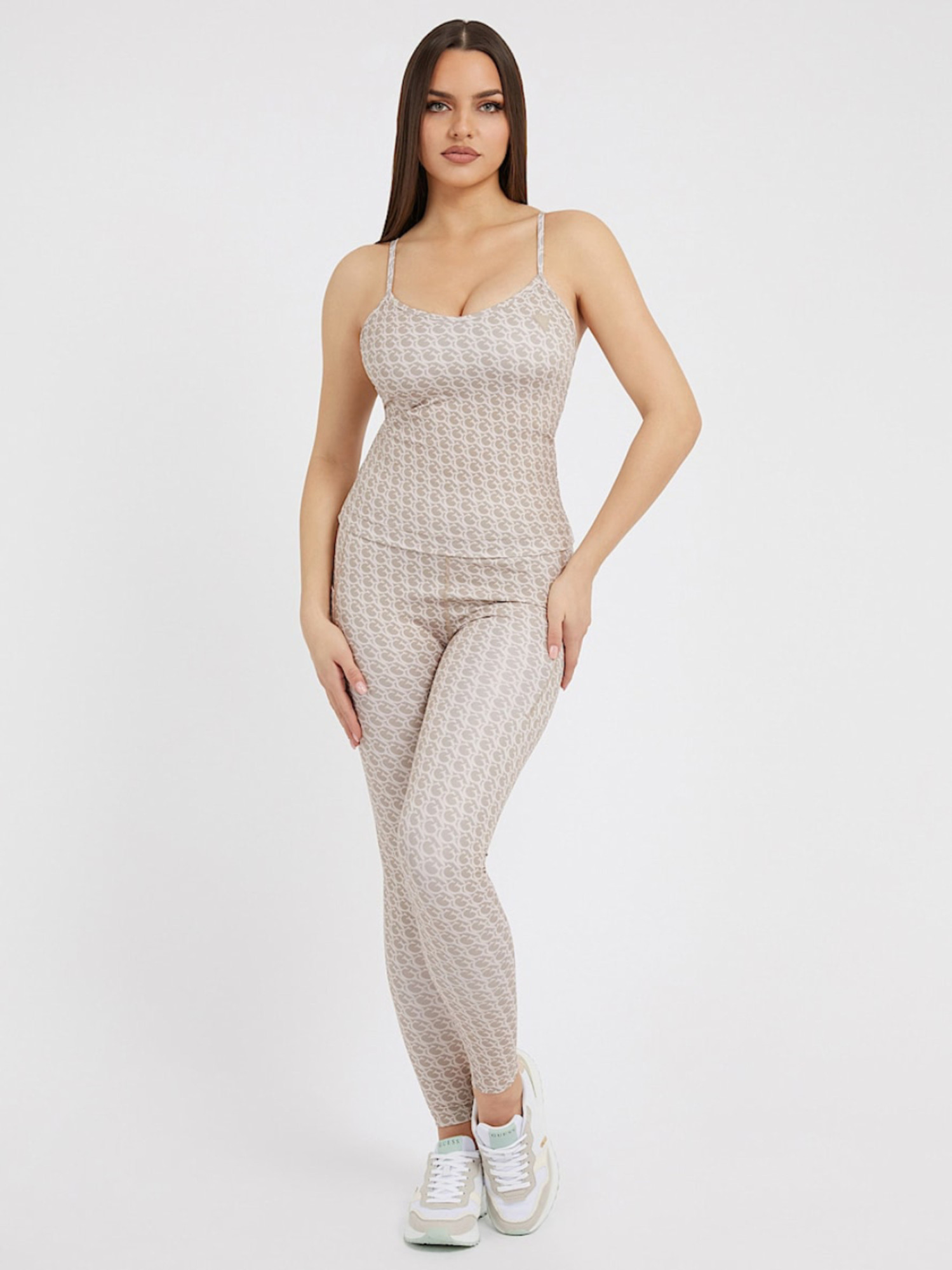 detail Guess dámský béžový sportovní top