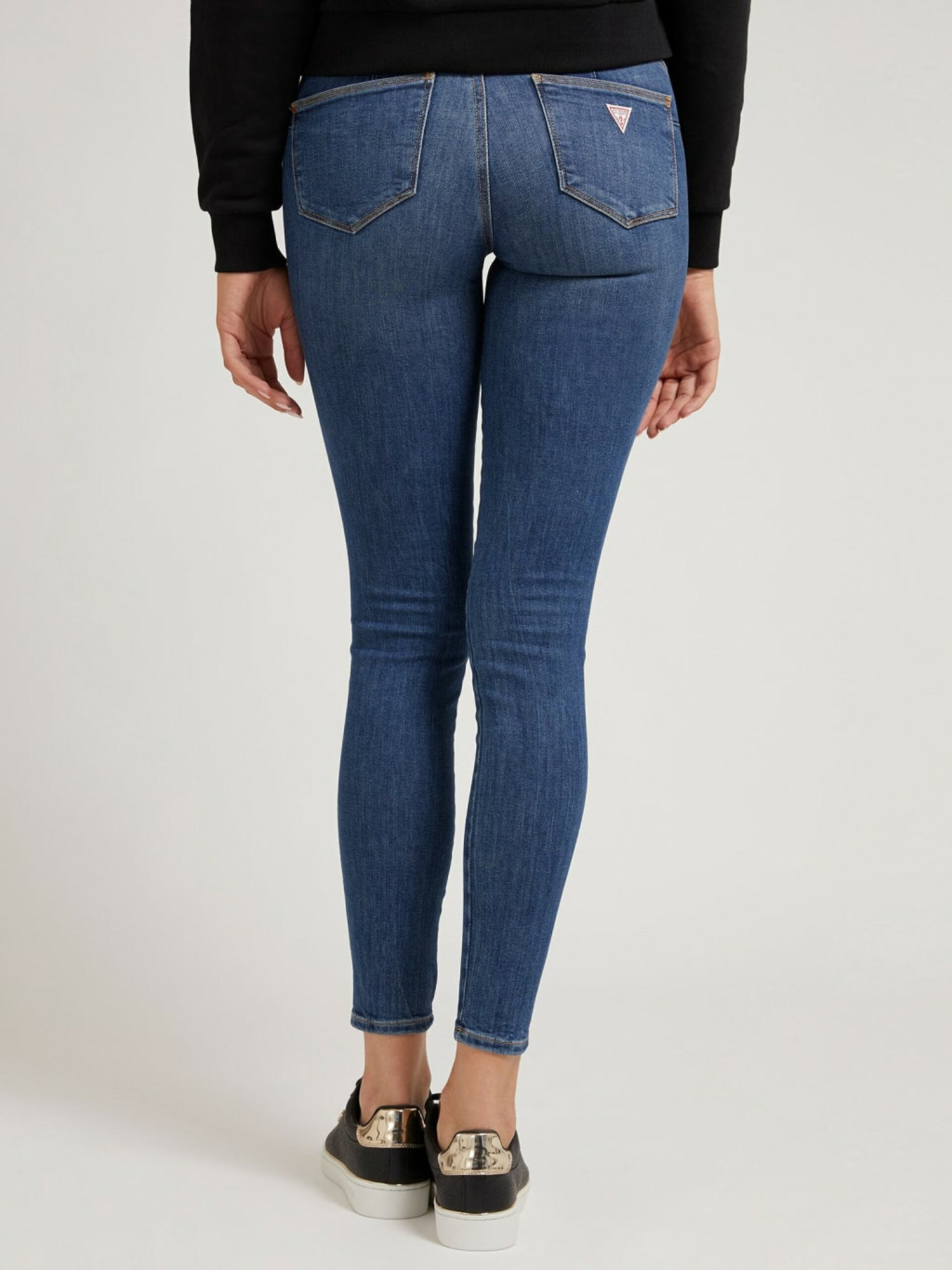 detail Guess dámské modré džíny