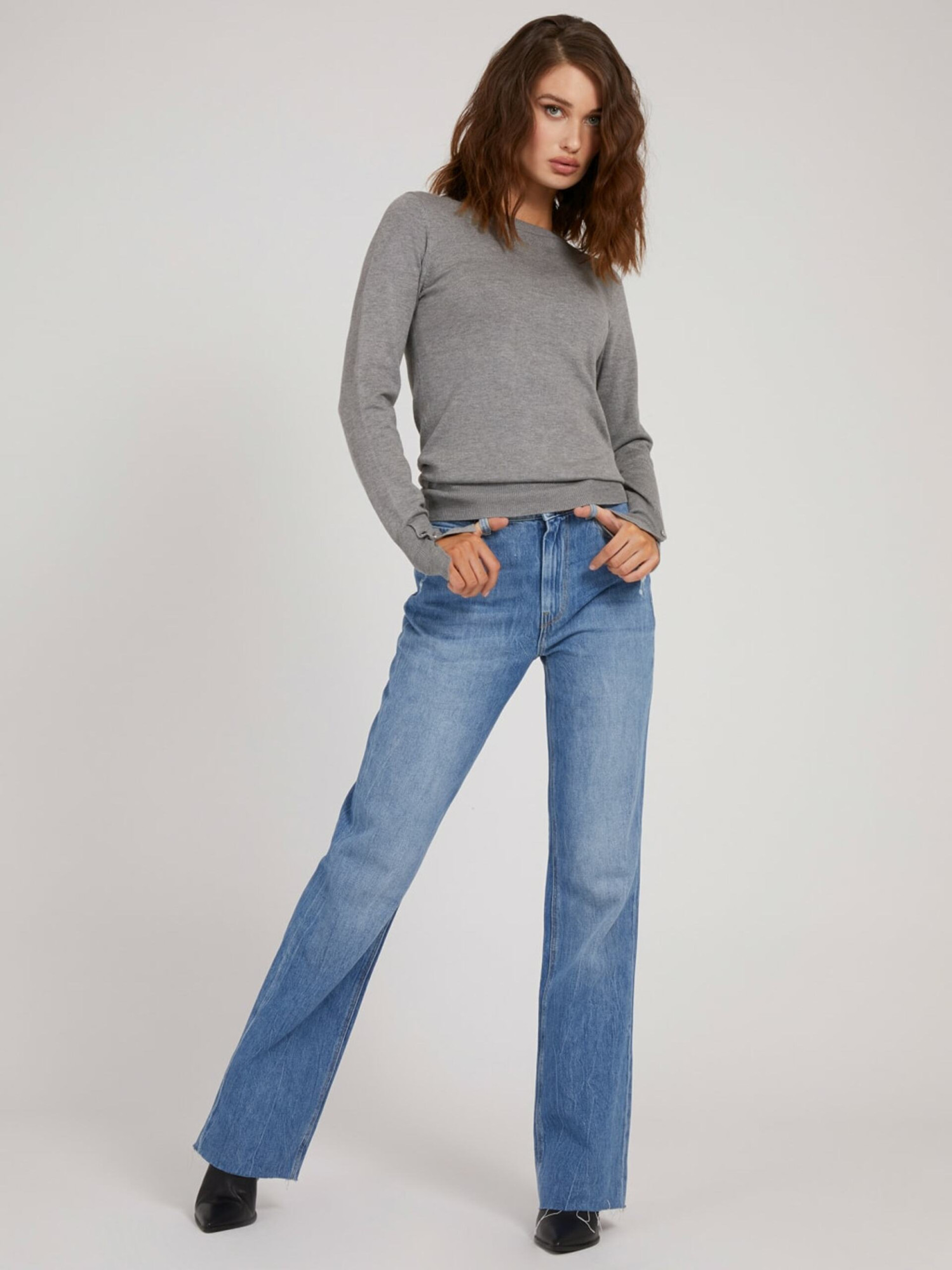 detail Guess dámský šedý svetřík