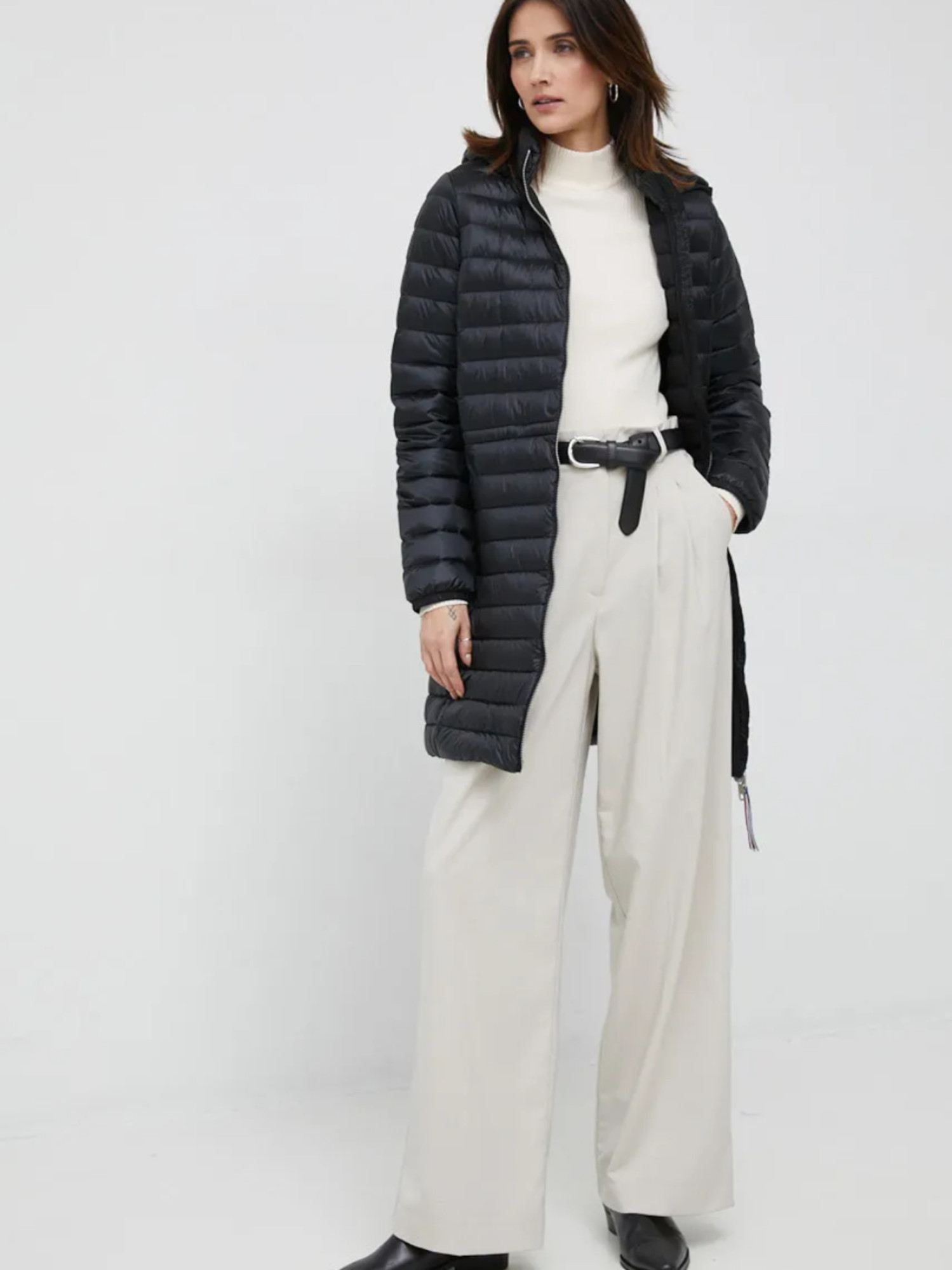 detail Tommy Hilfiger dámský černý prošívaný kabát