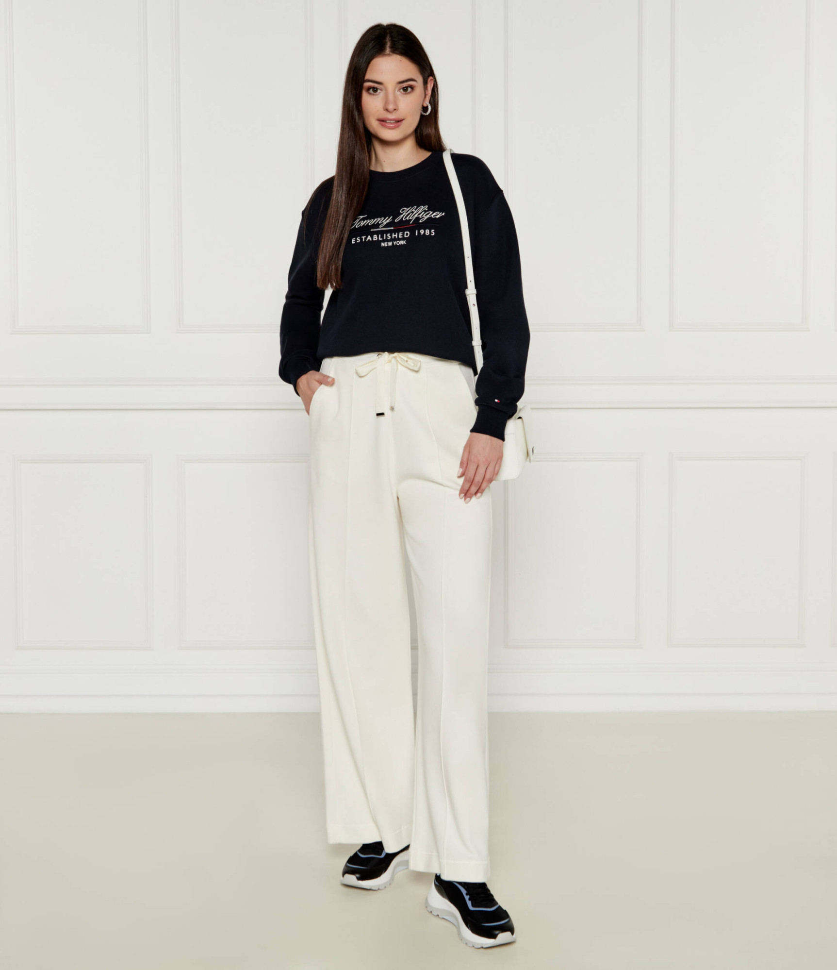 detail Tommy Hilfiger dámská tmavě modrá mikina