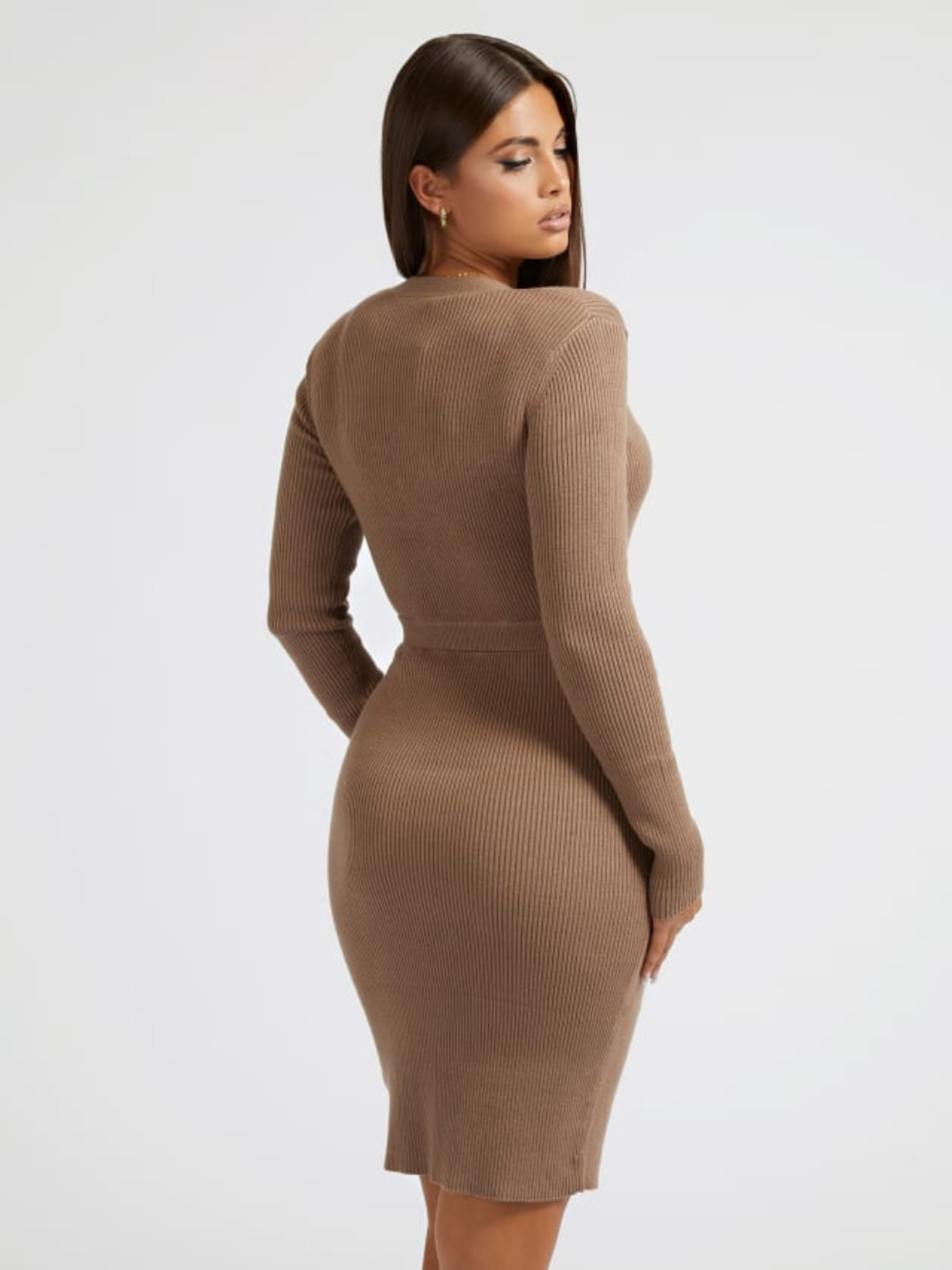 detail Guess dámské hnědé šaty