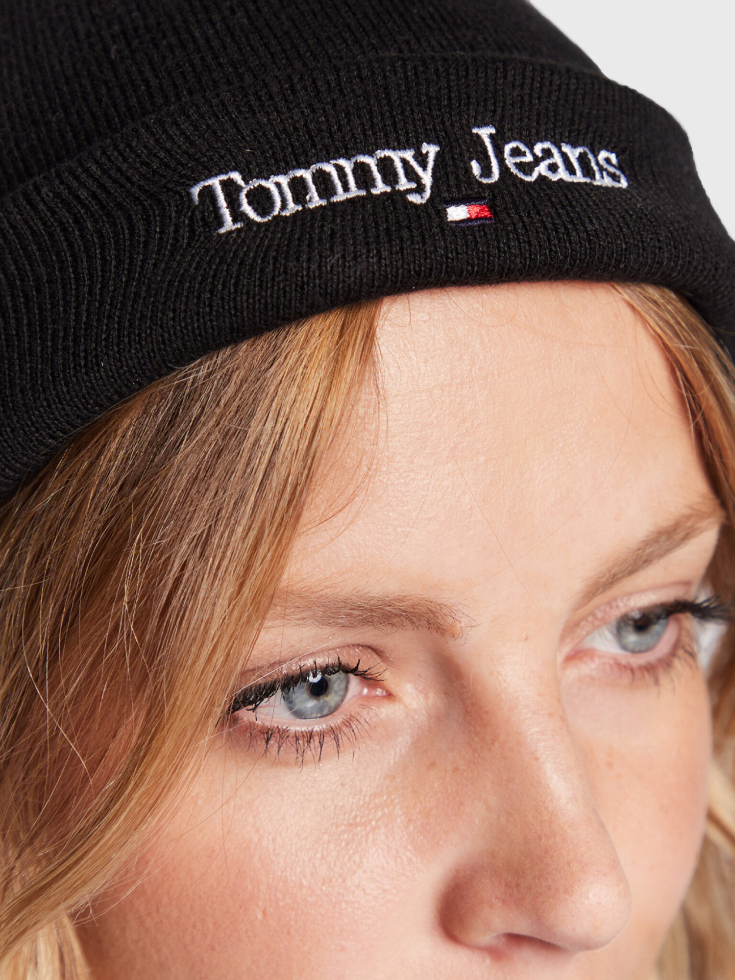 detail Tommy Jeans dámská černá čepice