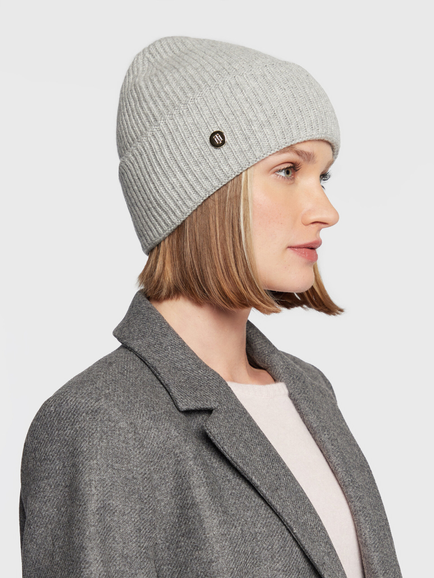 detail Tommy Hilfiger dámská šedá čepice