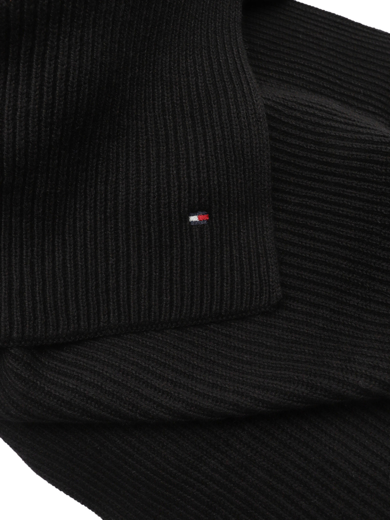 detail Tommy Hilfiger dámská černá šála