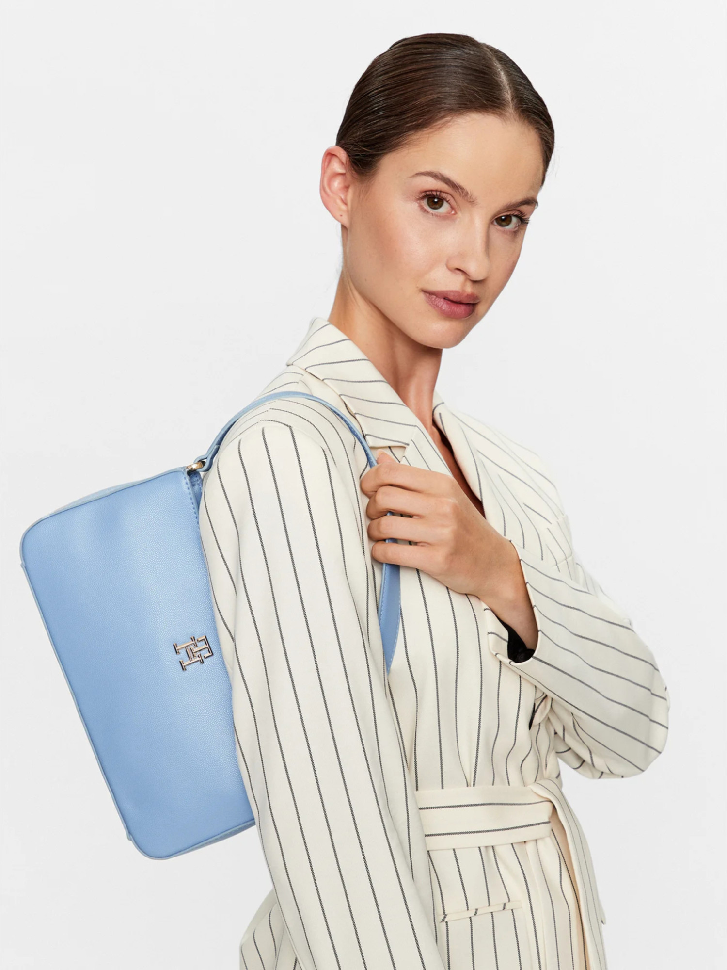 detail Tommy HIlfiger dámská modrá kabelka