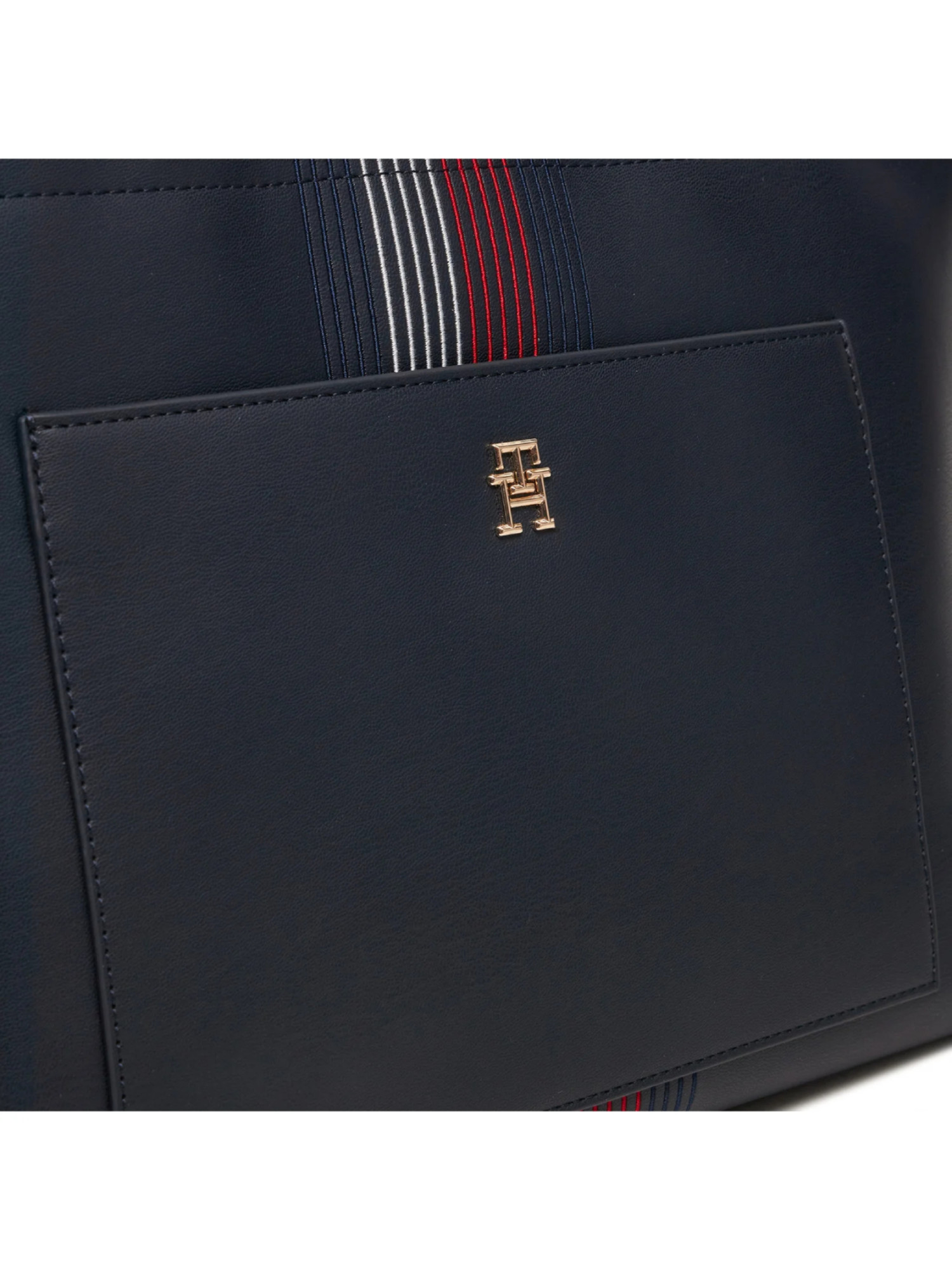 detail Tommy Hilfiger dámská tmavě modrá kabelka