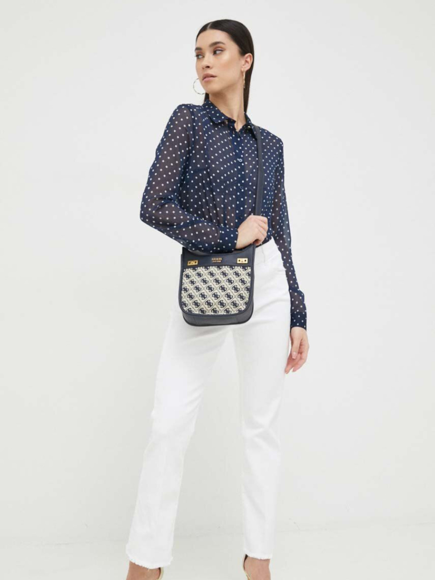 detail Guees dámská malá tmavě modrá kabelka