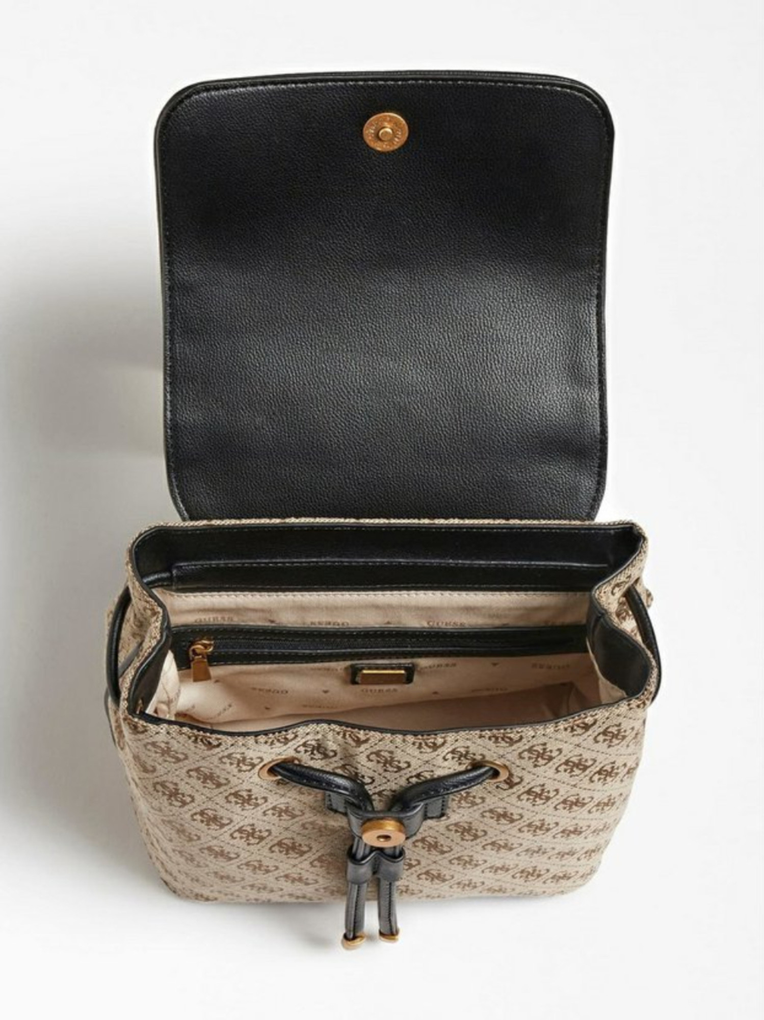 detail Guess dámský latté batoh