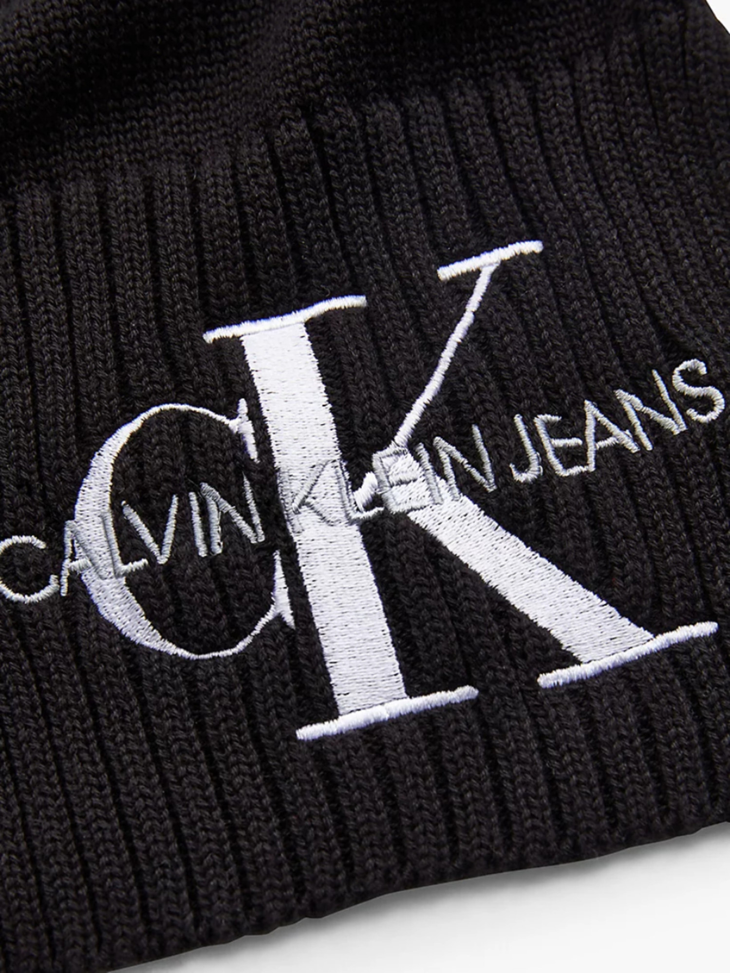 detail Calvin Klein dámská černá šála