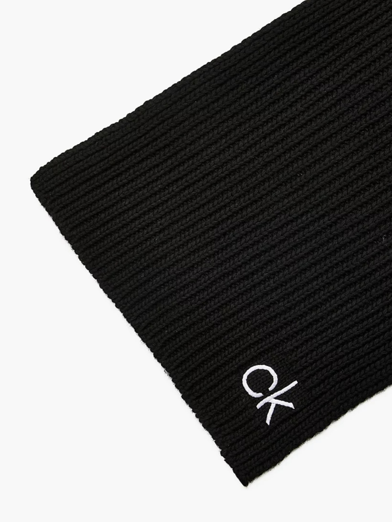 detail Calvin Klein pánská černá šála