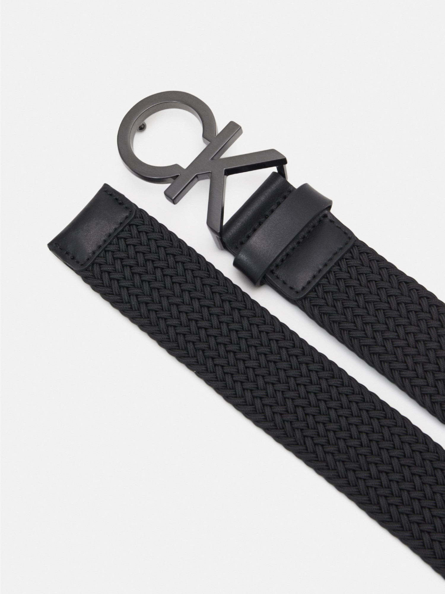 detail Calvin Klein pánský černý pásek