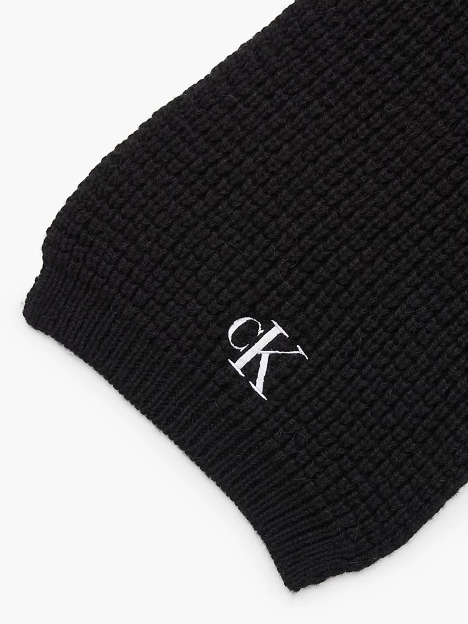 detail Calvin Klein dámská černá šála