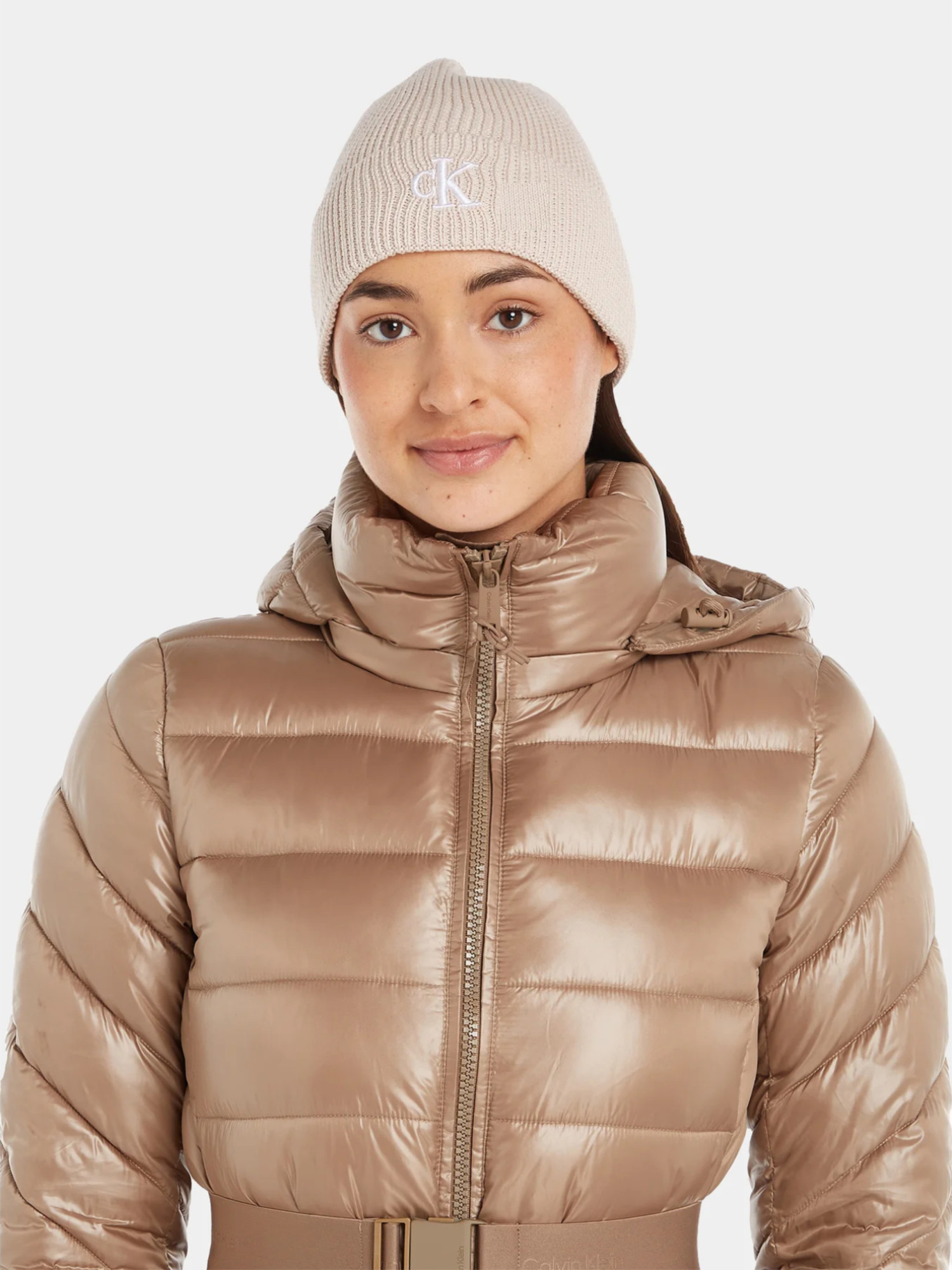 detail Calvin Klein dámská béžová čepice
