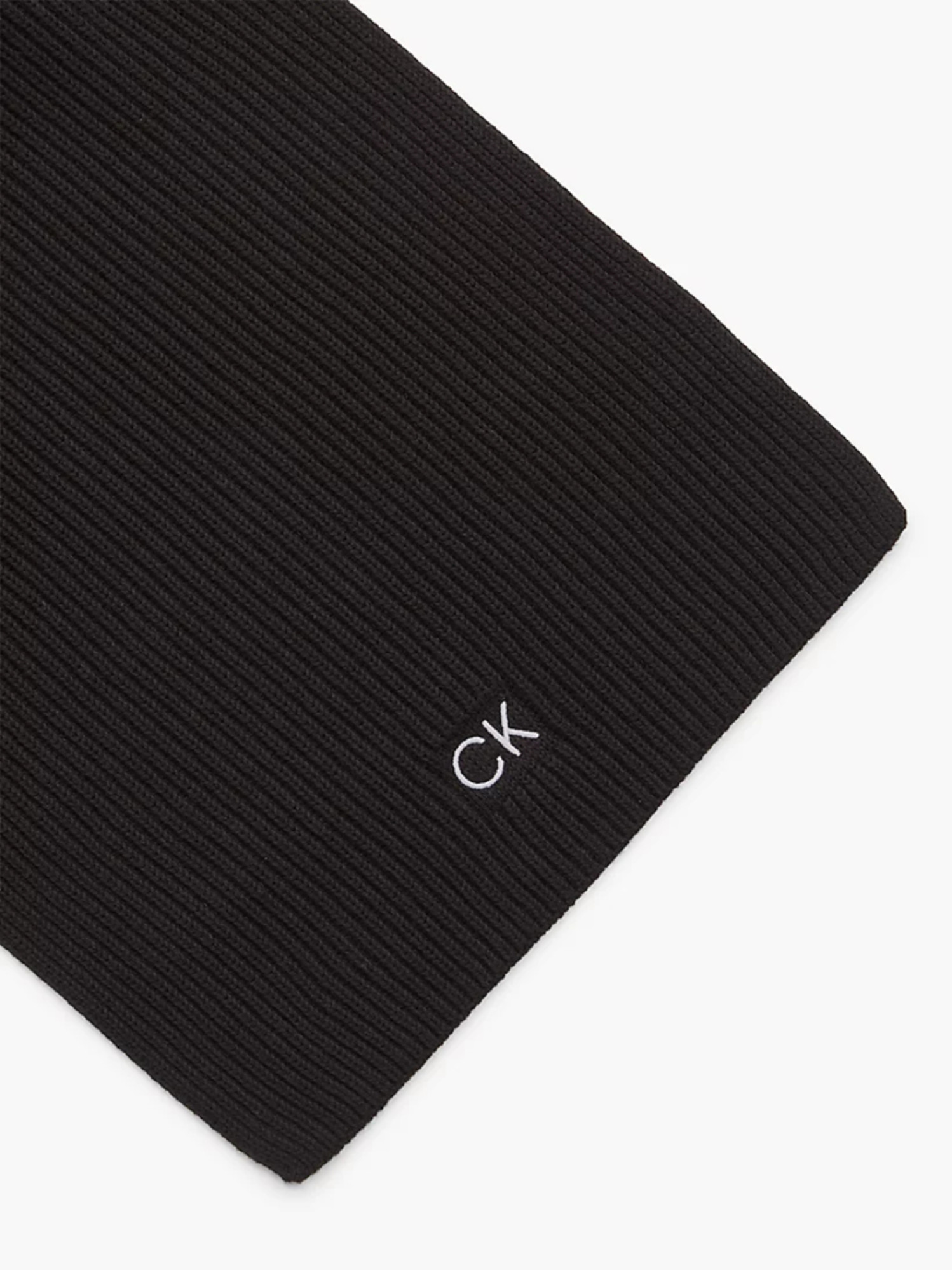 detail Calvin Klein pánská černá šála