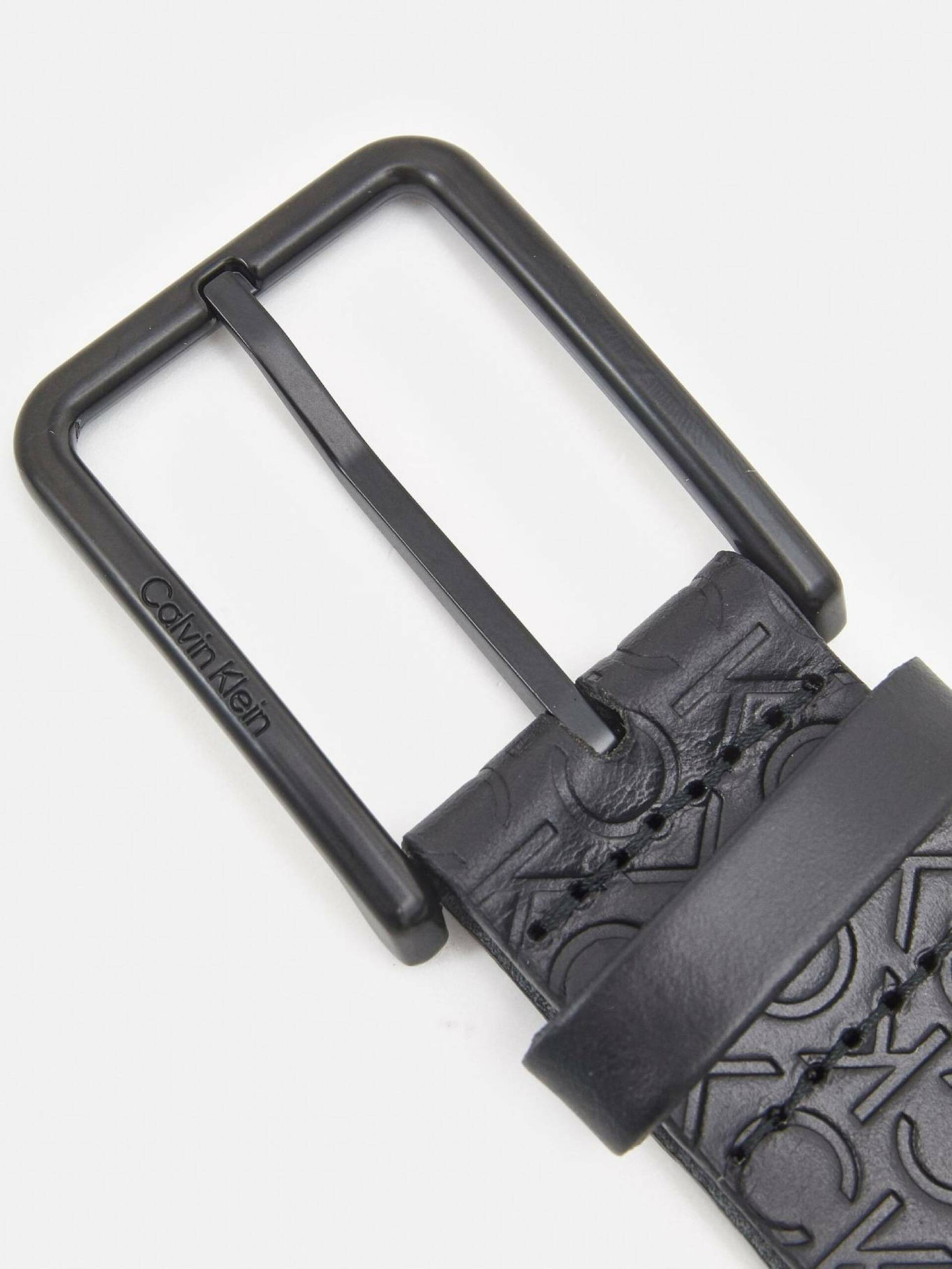 detail Calvin Klein pánský černý pásek
