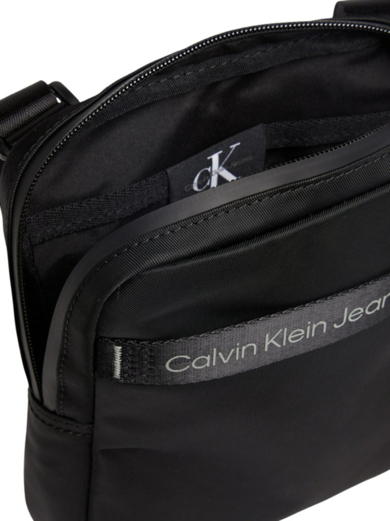 detail Calvin Klein pánské černé crossbody