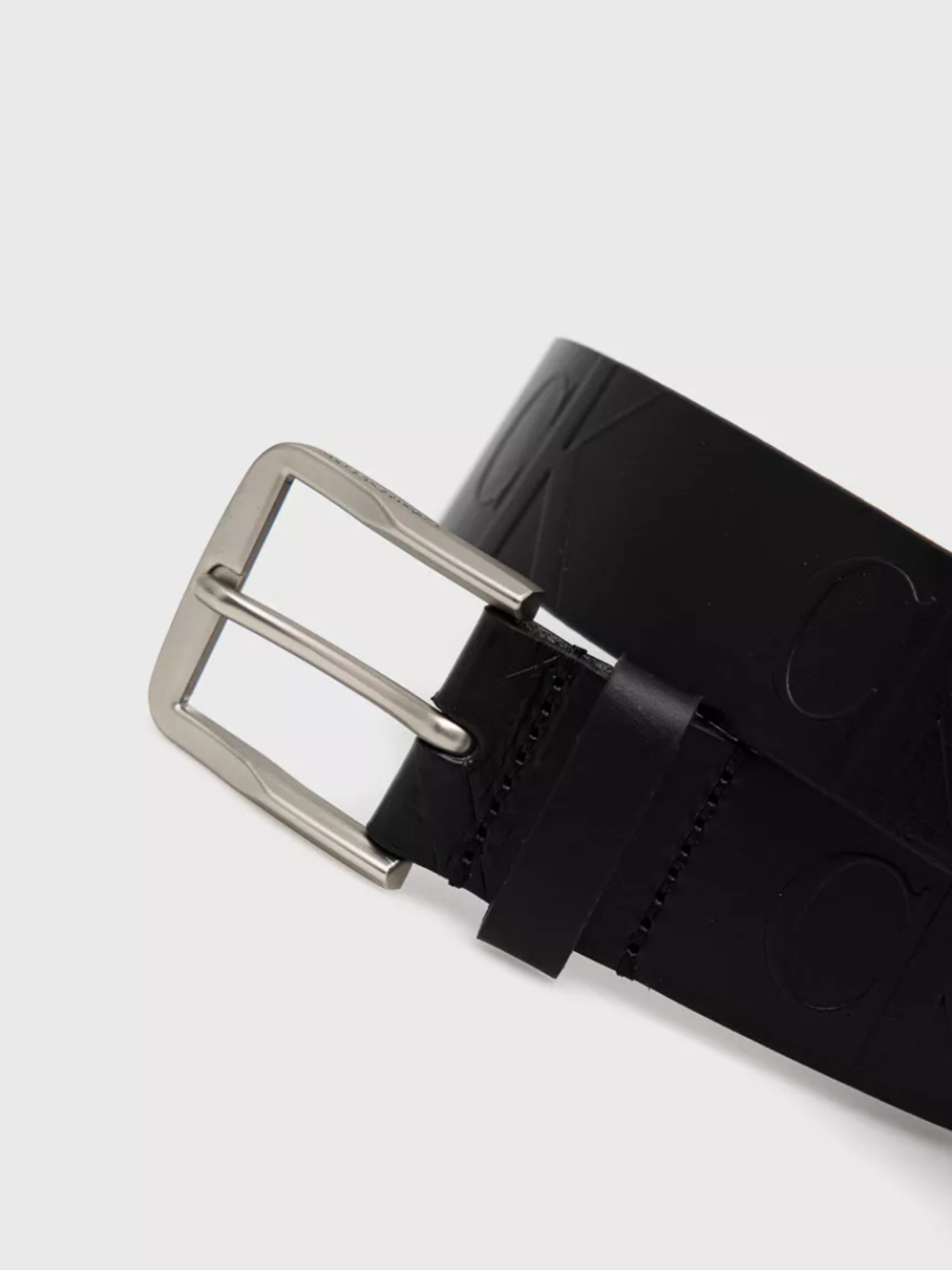 detail Calvin Klein pánský černý pásek