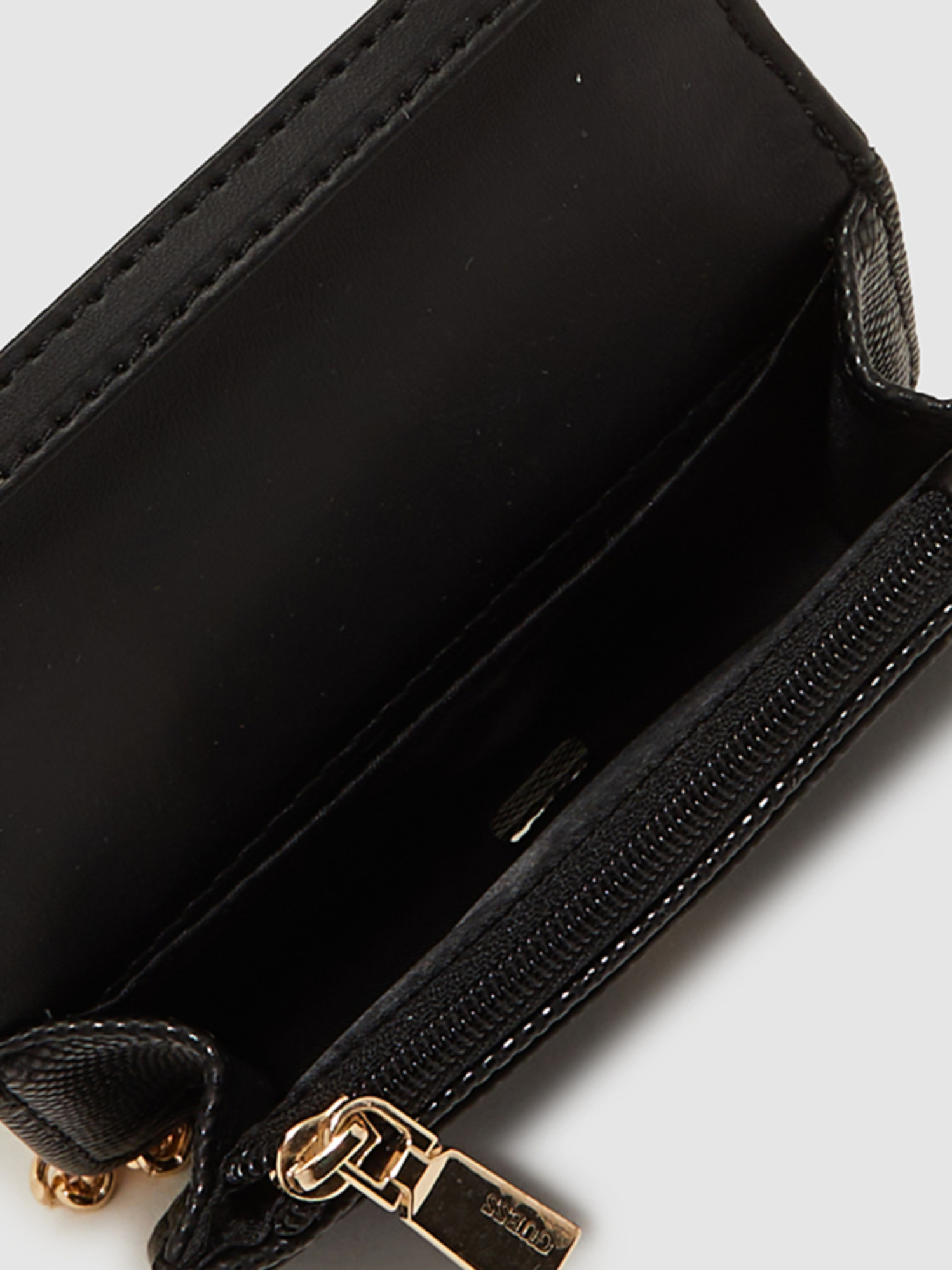 detail Guess dámská mini černá kabelka