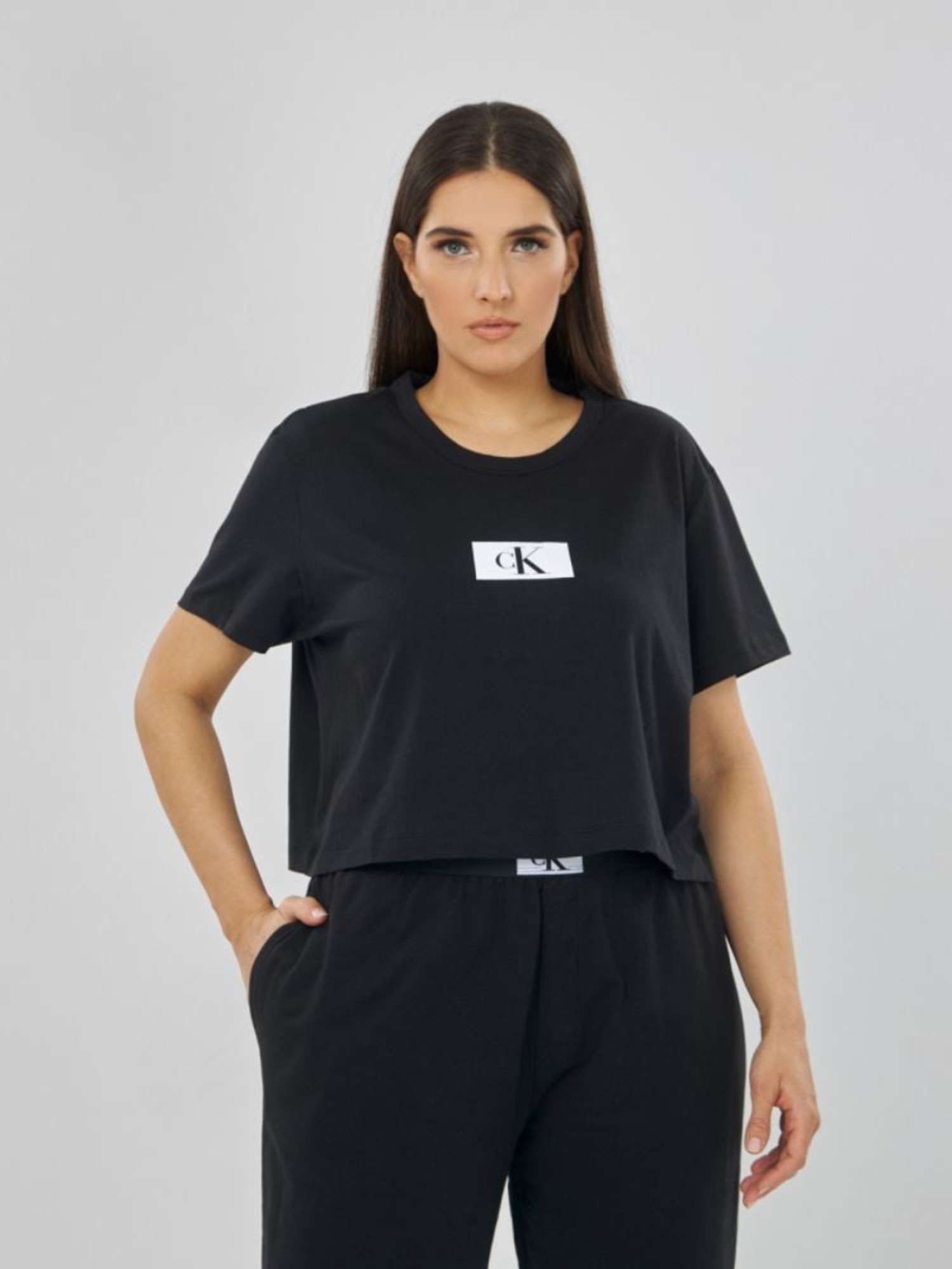 detail Calvin Klein dámské černé tričko