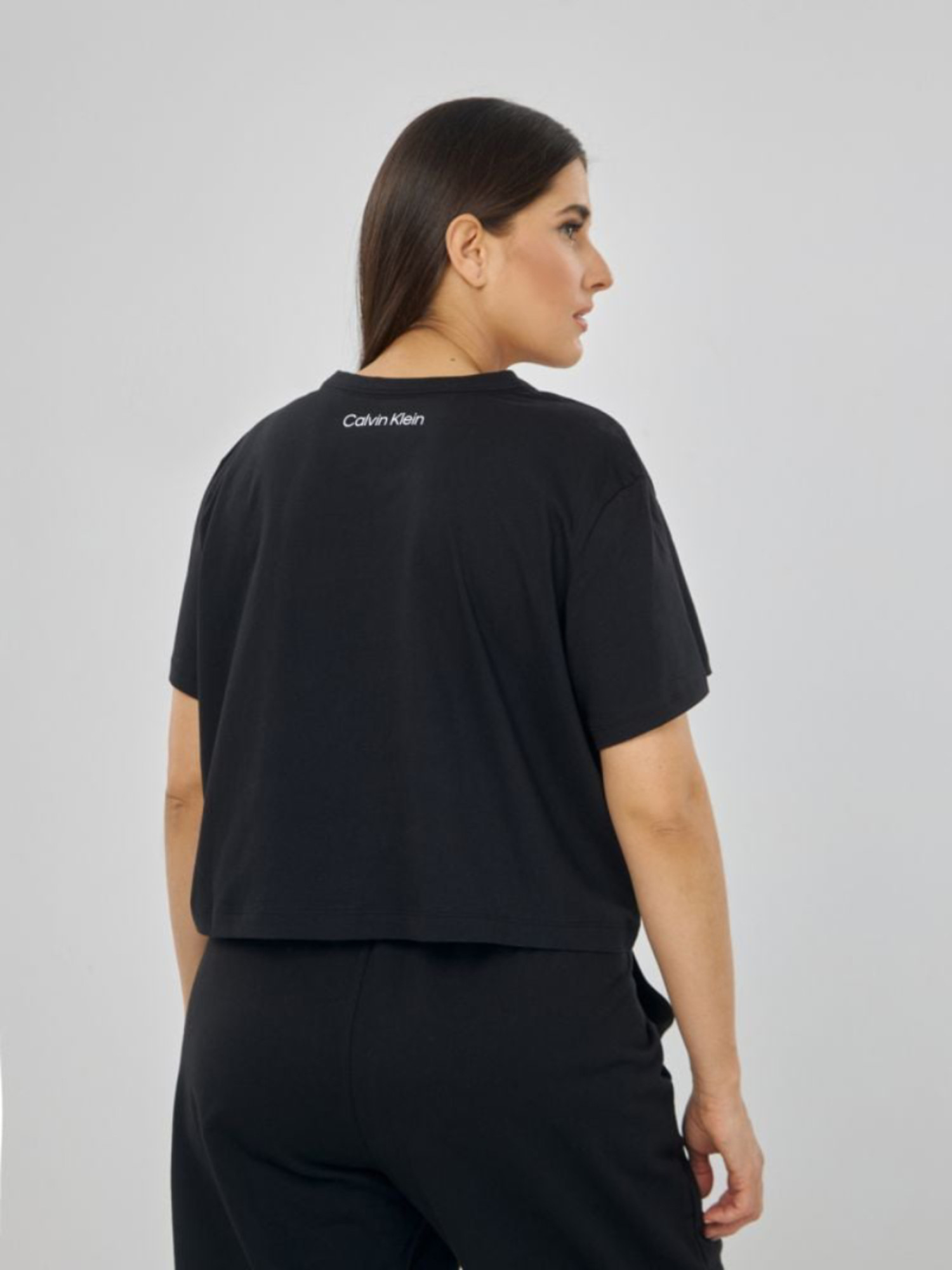 detail Calvin Klein dámské černé tričko