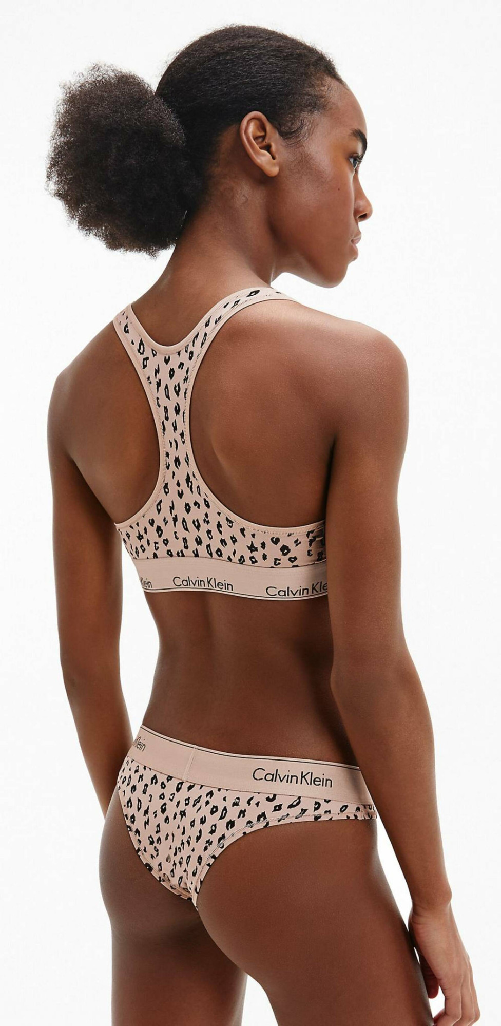 detail Calvin Klein dámská vzorovaná braletka