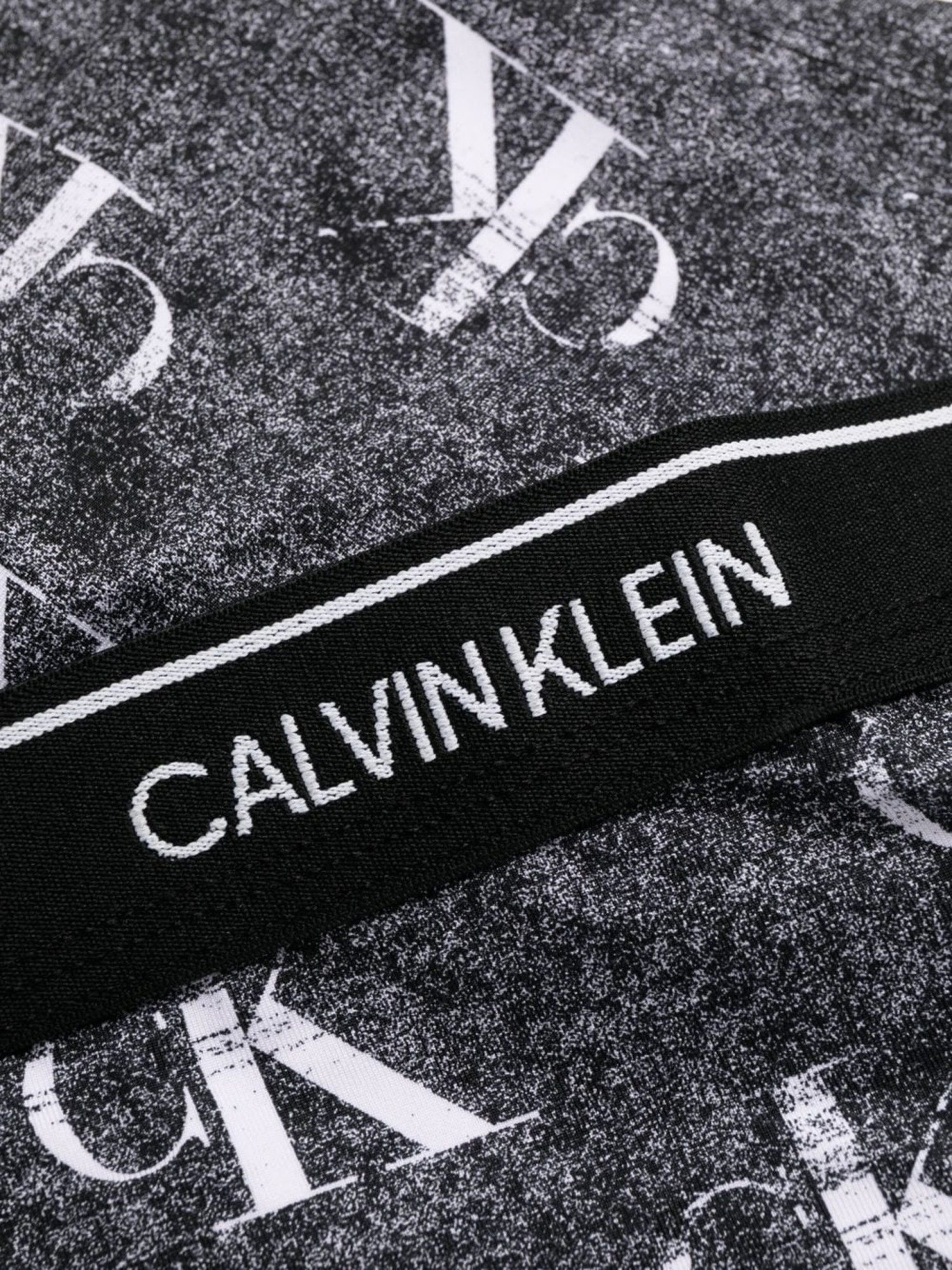 detail Calvin Klein pánské šedé boxerky