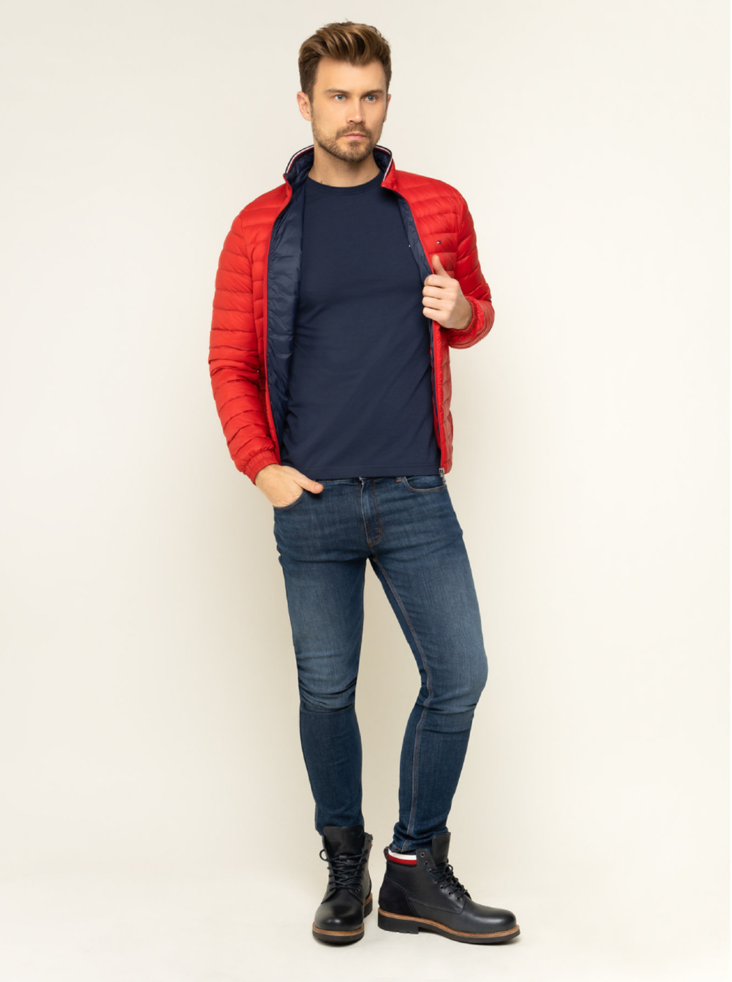 detail Tommy Hilfiger pánské tmavě modré tričko Stretch