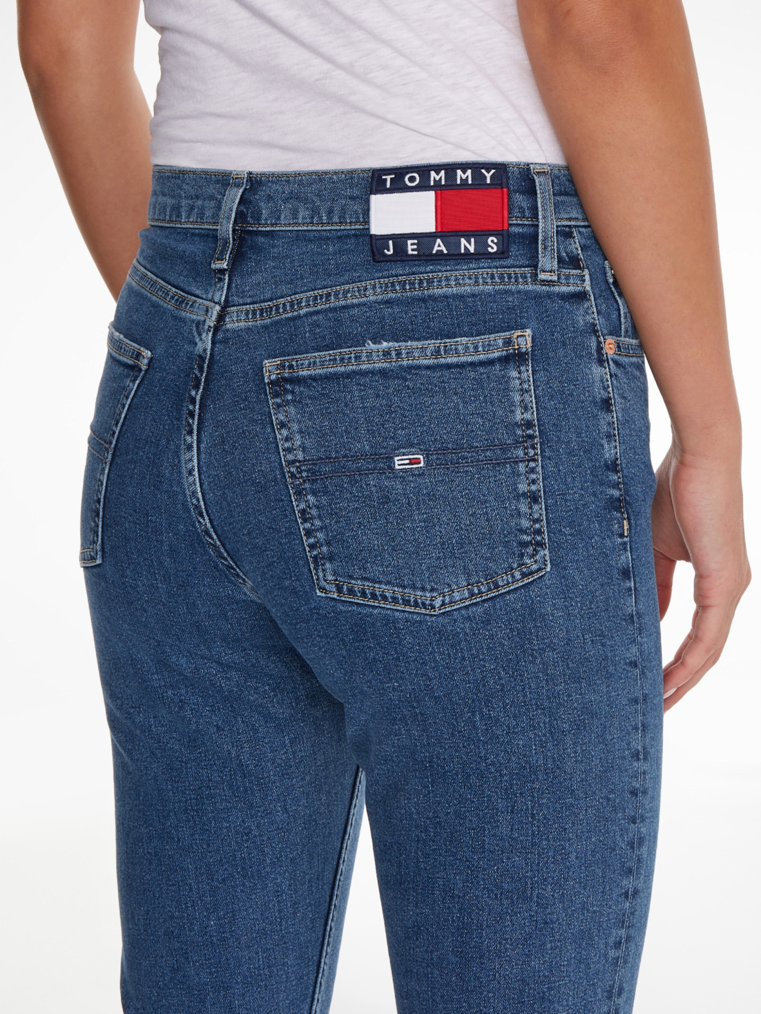 detail Tommy Jeans dámské tmavě modré džíny IZZIE