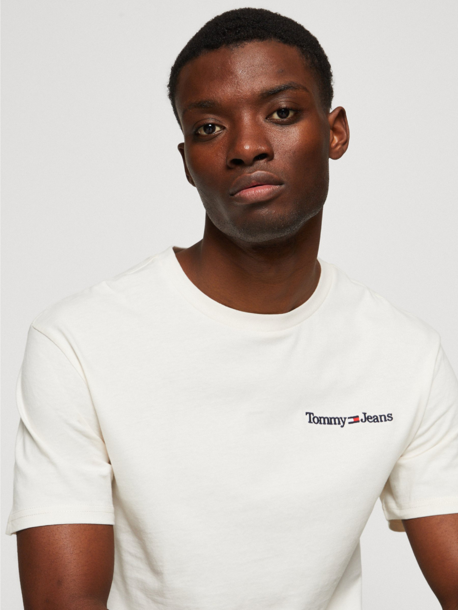 detail Tommy Jeans pánské smetanové triko