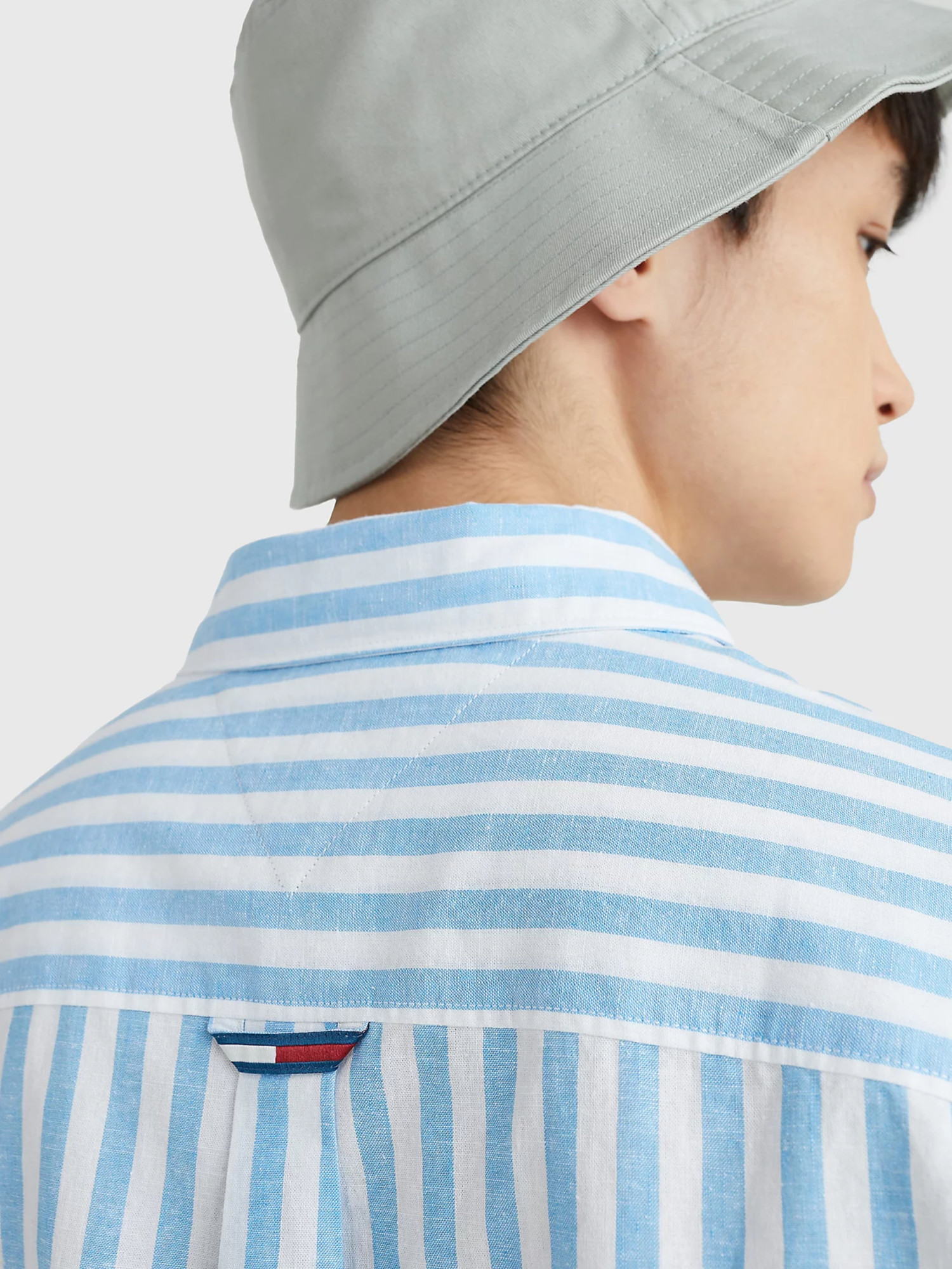 detail Tommy Jeans pánská pruhovaná košile